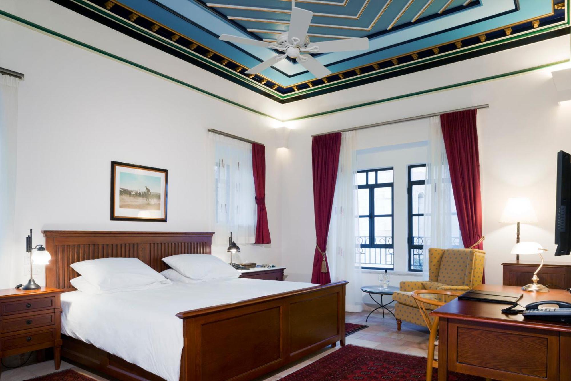 Deluxe Pasha Room