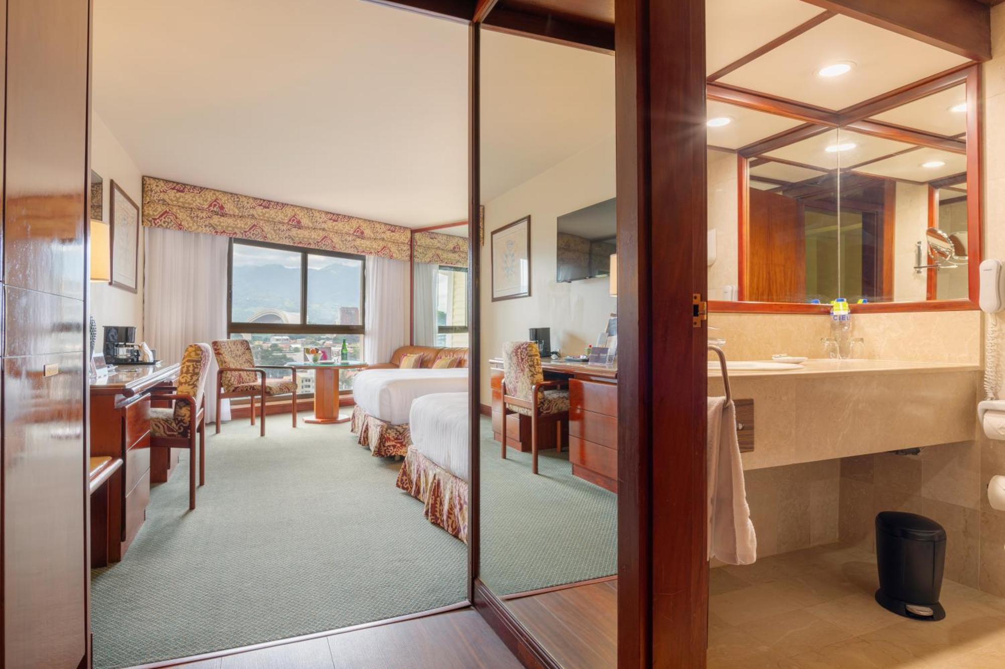 Superior Premium Level Lounge access