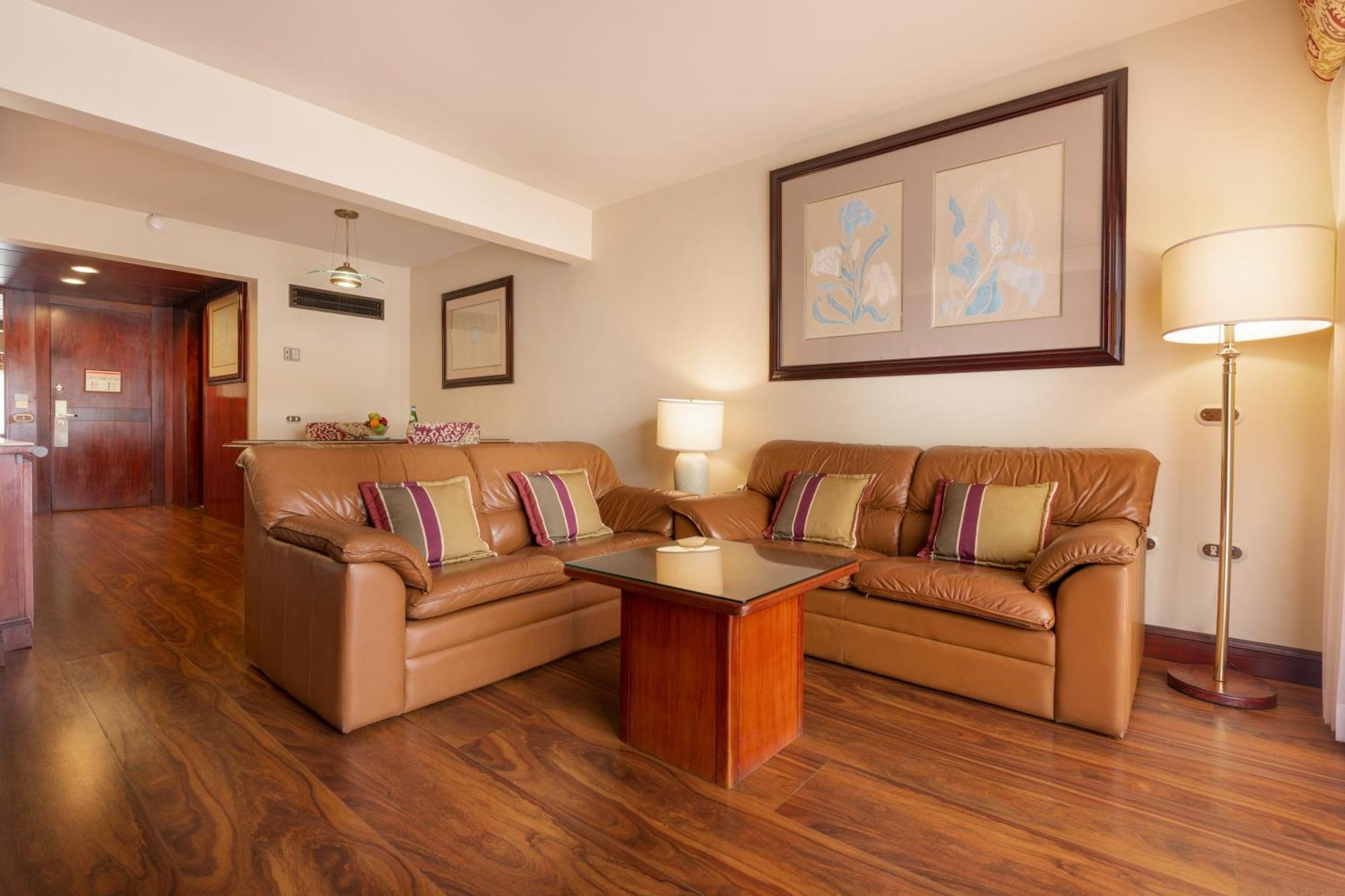 Suite Premium Level Lounge Access
