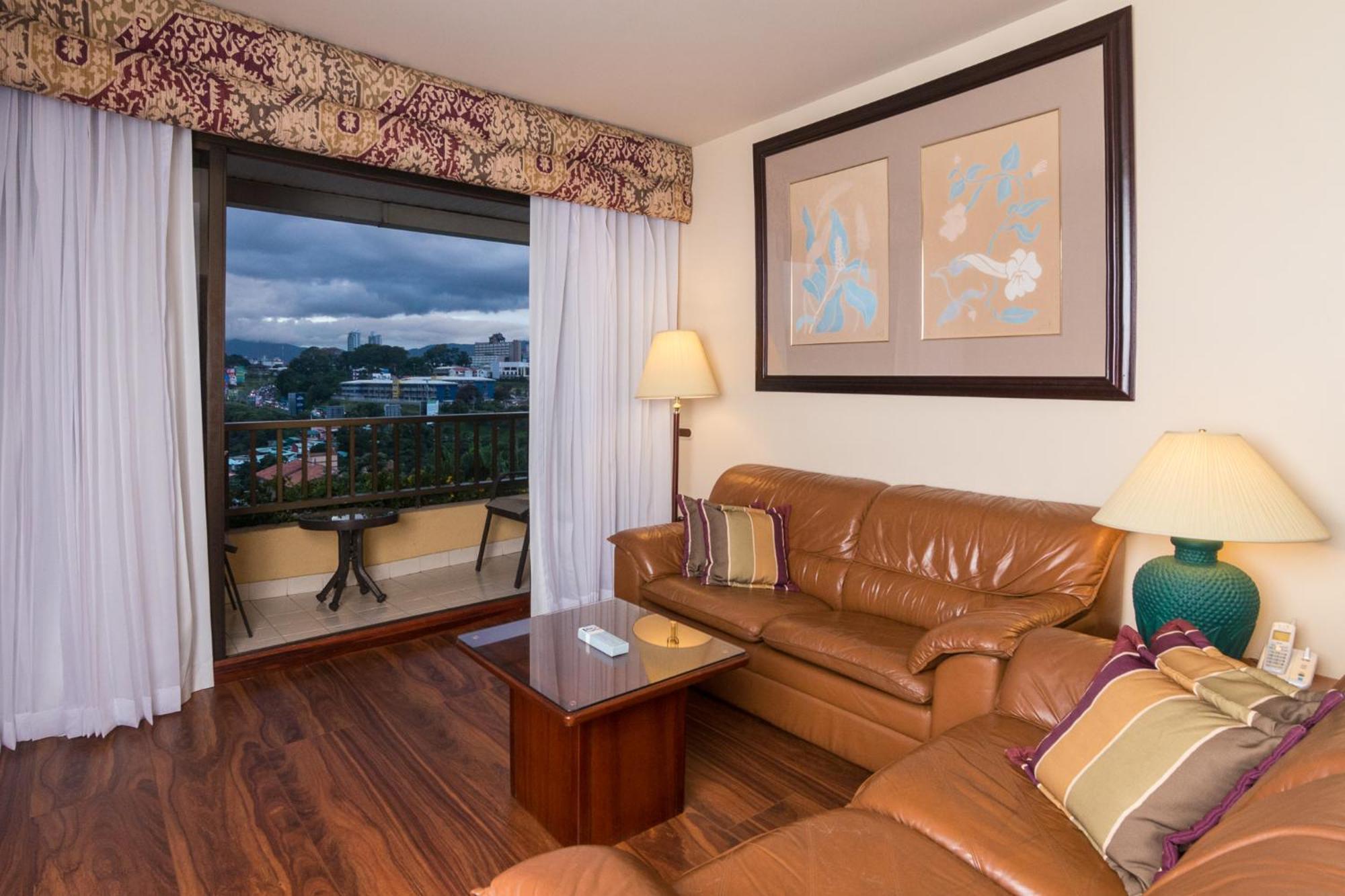 Suite Premium Level Lounge Access