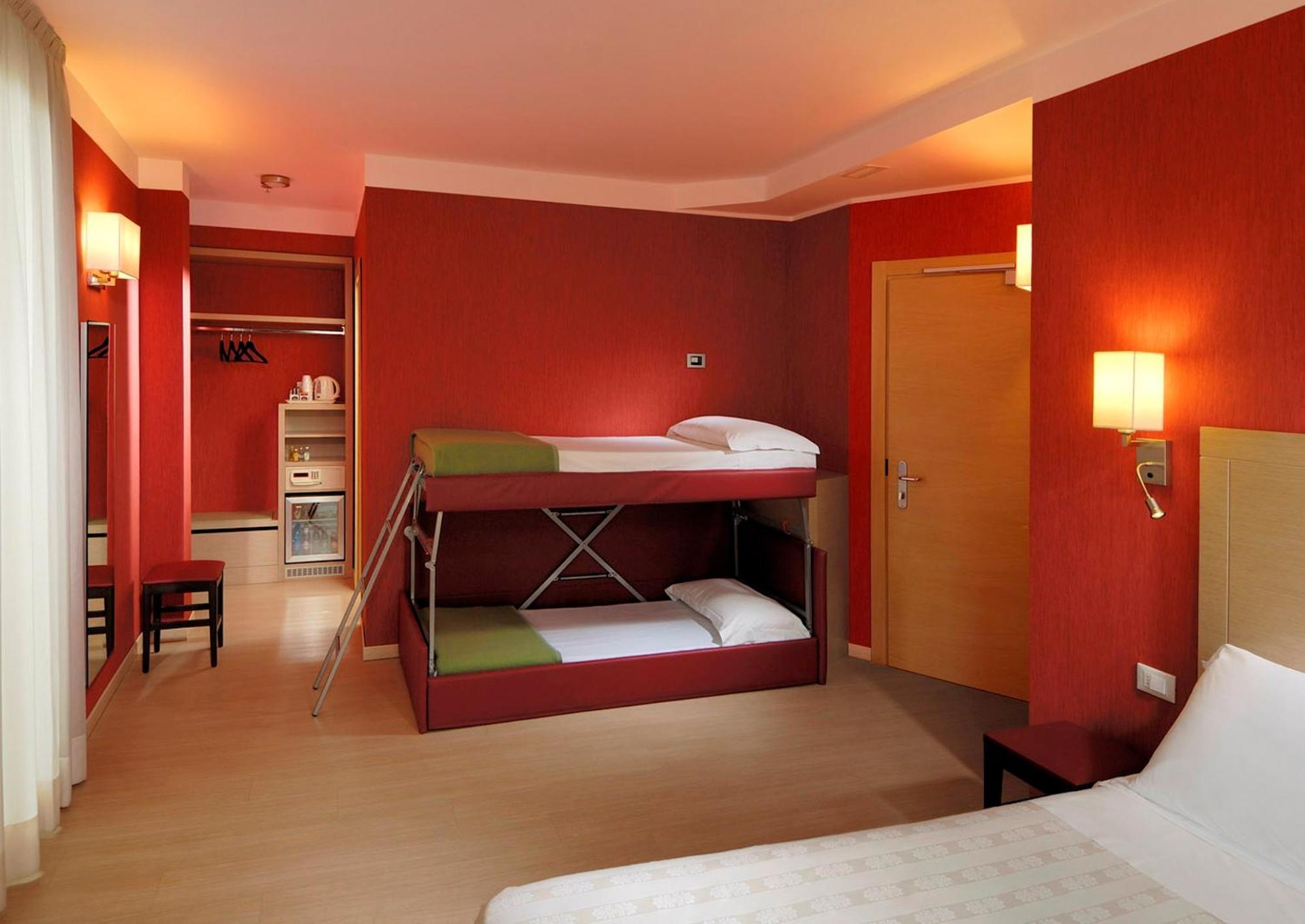 Quadruple Room,1498587364:JPEG