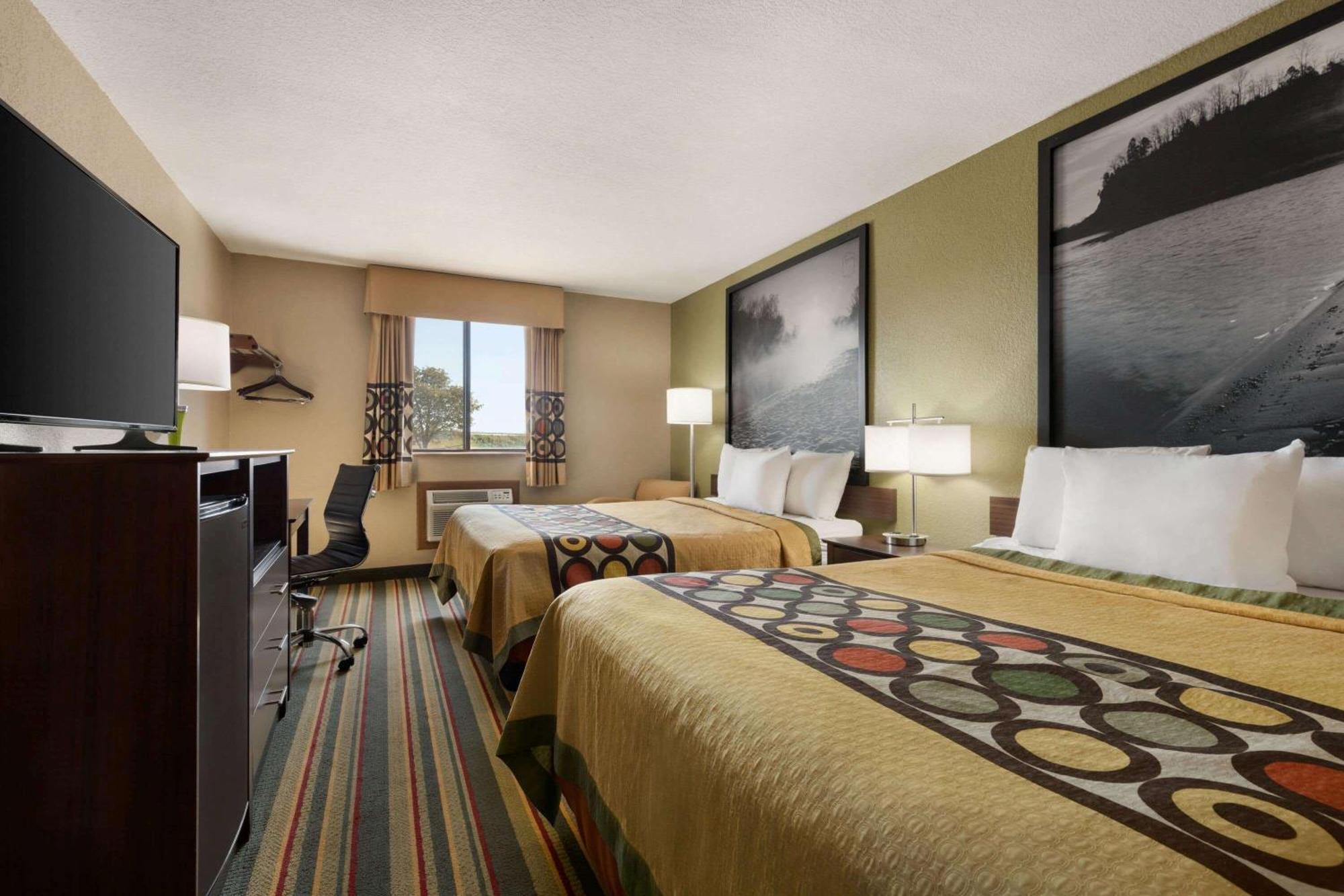 Queen Room with Two Queen Beds - Non-Smoking