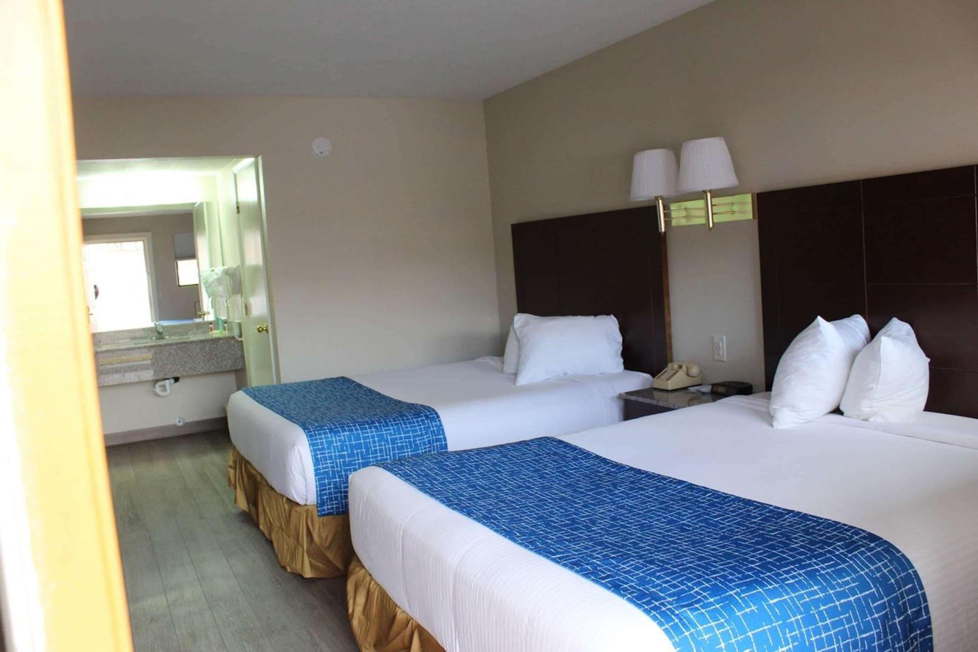 Queen Room Two Queen Beds Non-Smoking