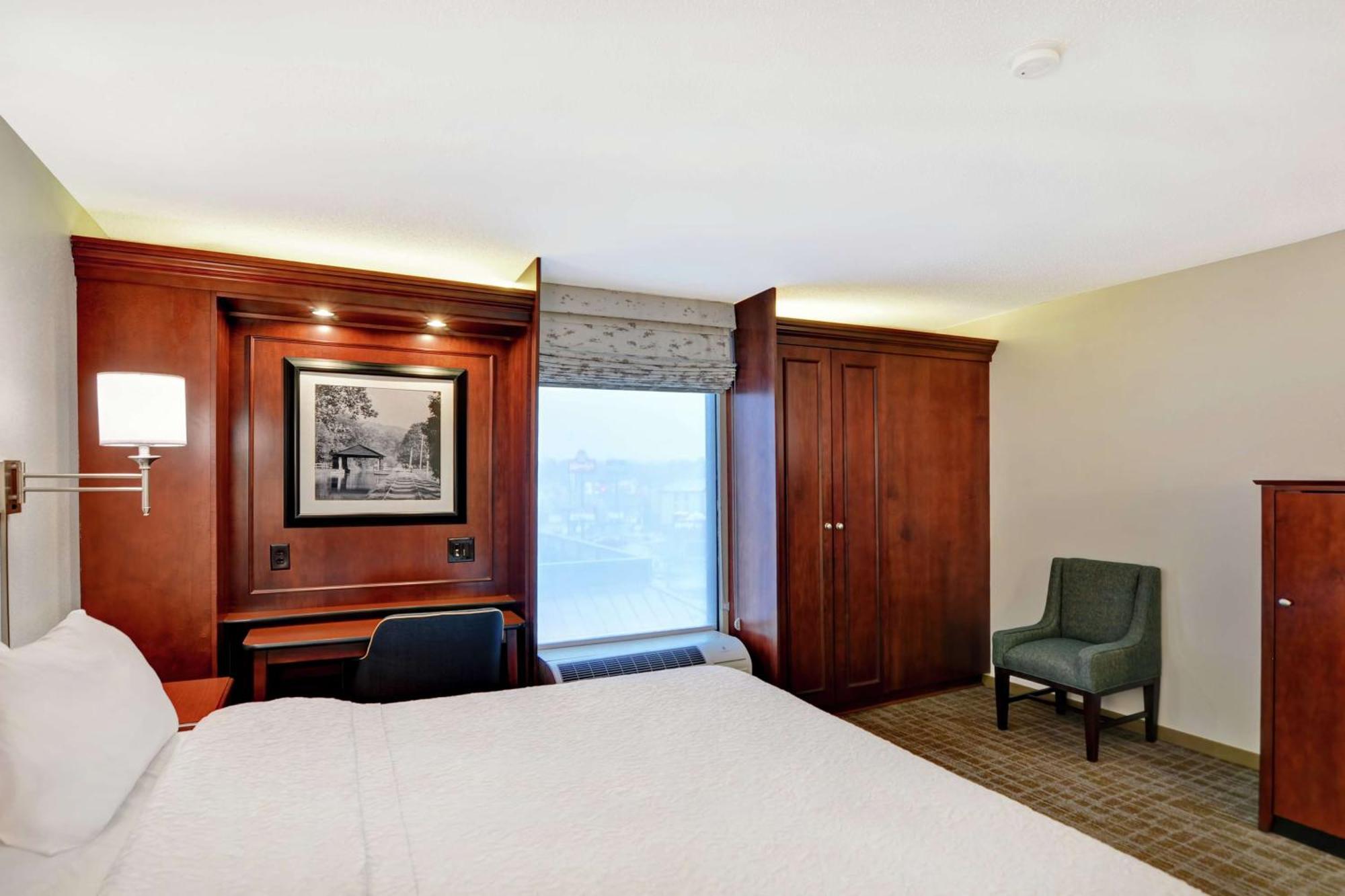 Deluxe King Room Non-Smoking