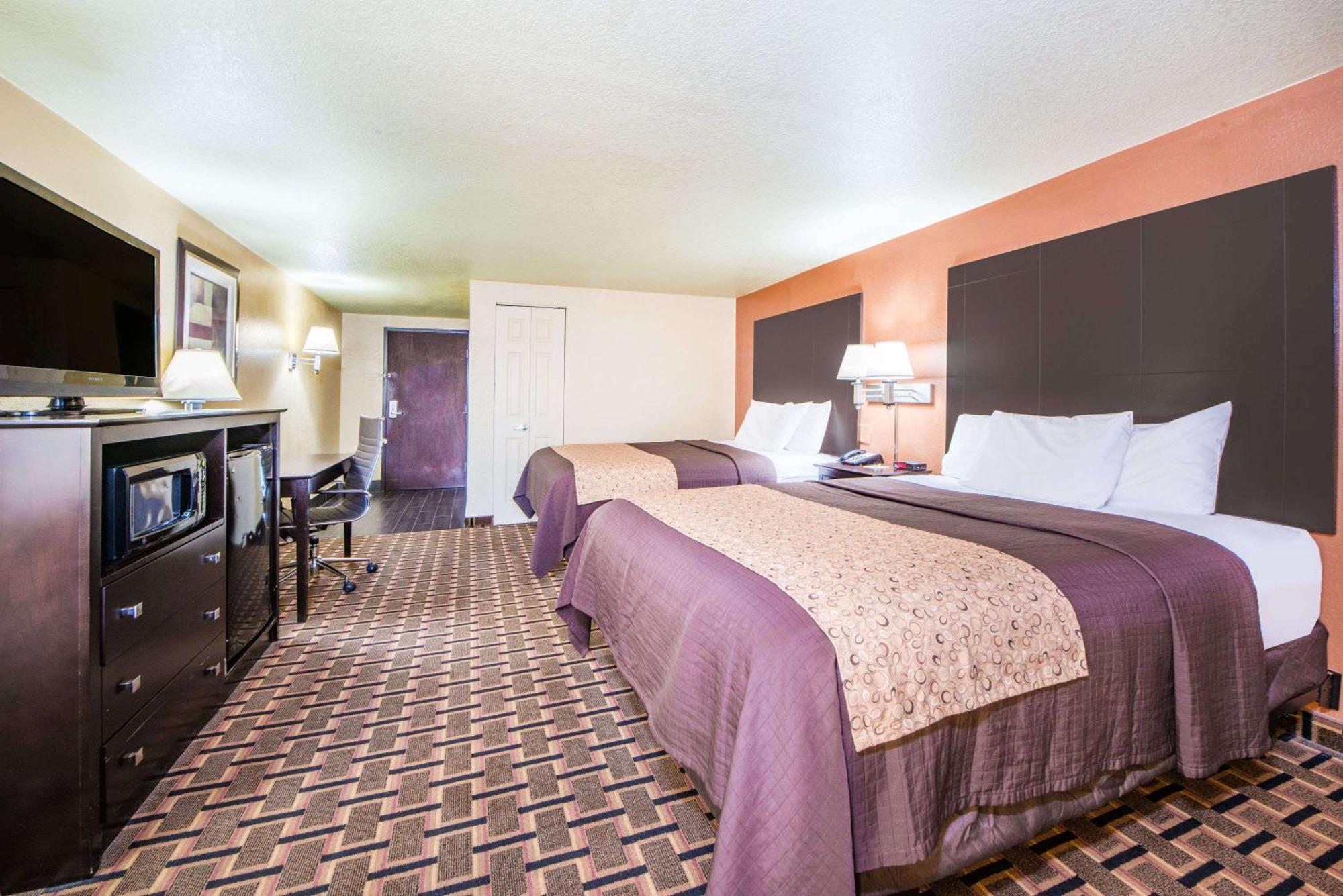 Queen Room Two Queen Beds Non-Smoking