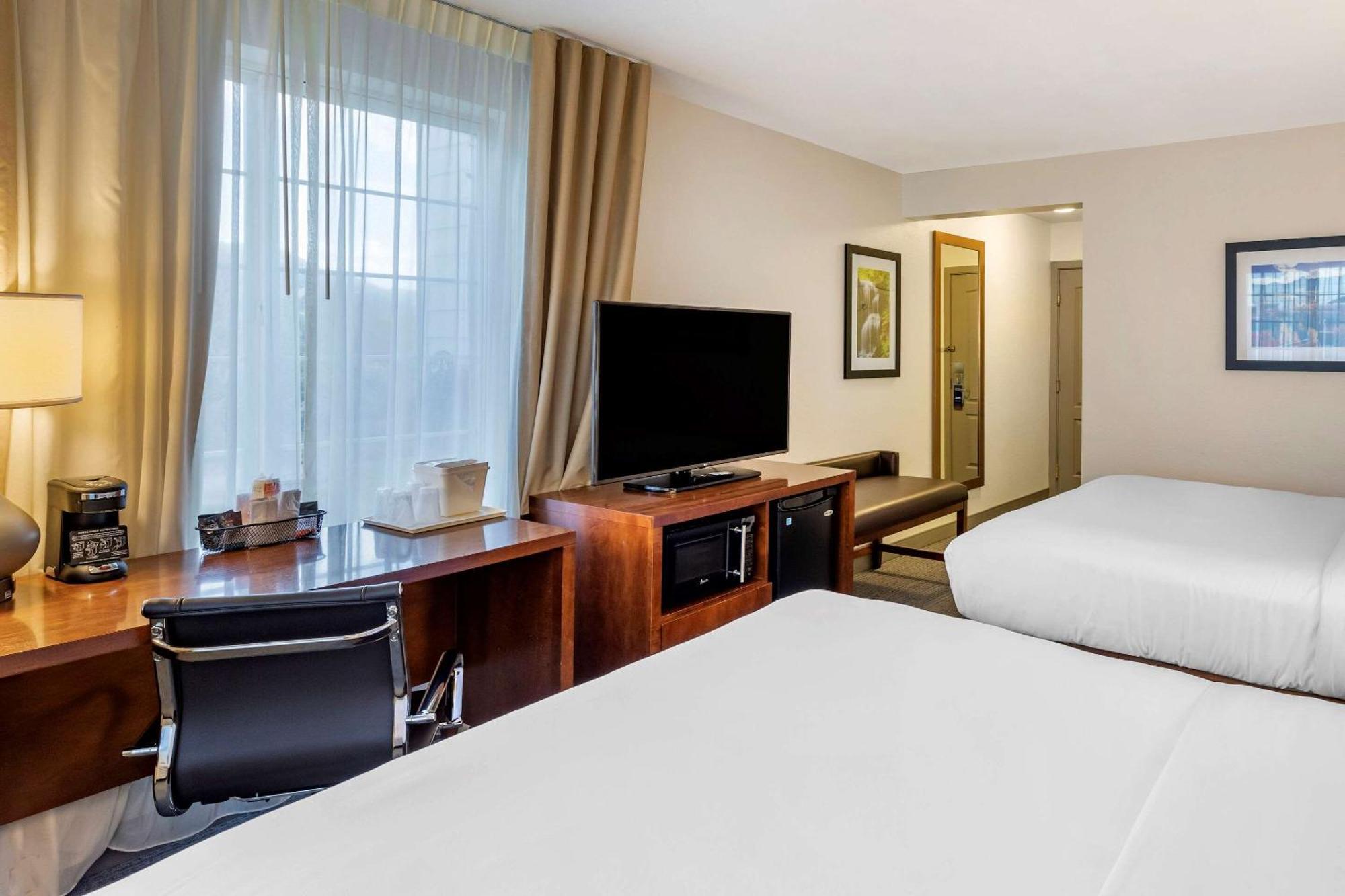 Queen Room Two Queen Beds Non-Smoking