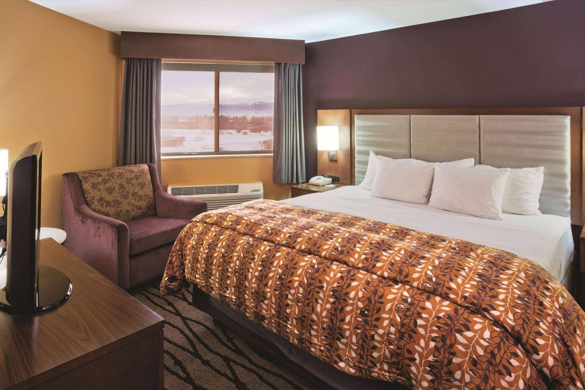 King Suite Mountain View Non-Smoking