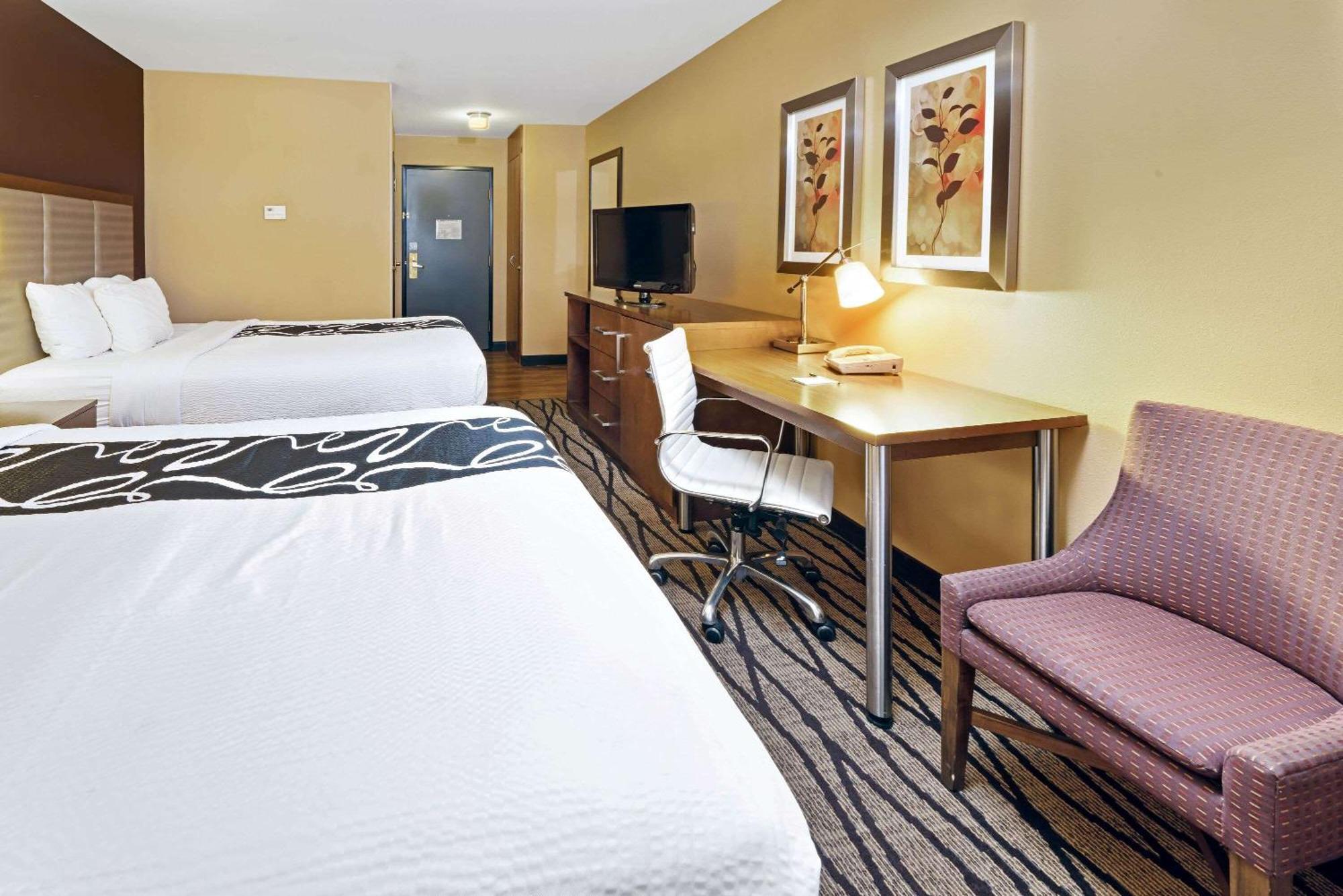 Deluxe Queen Room Two Queen Beds