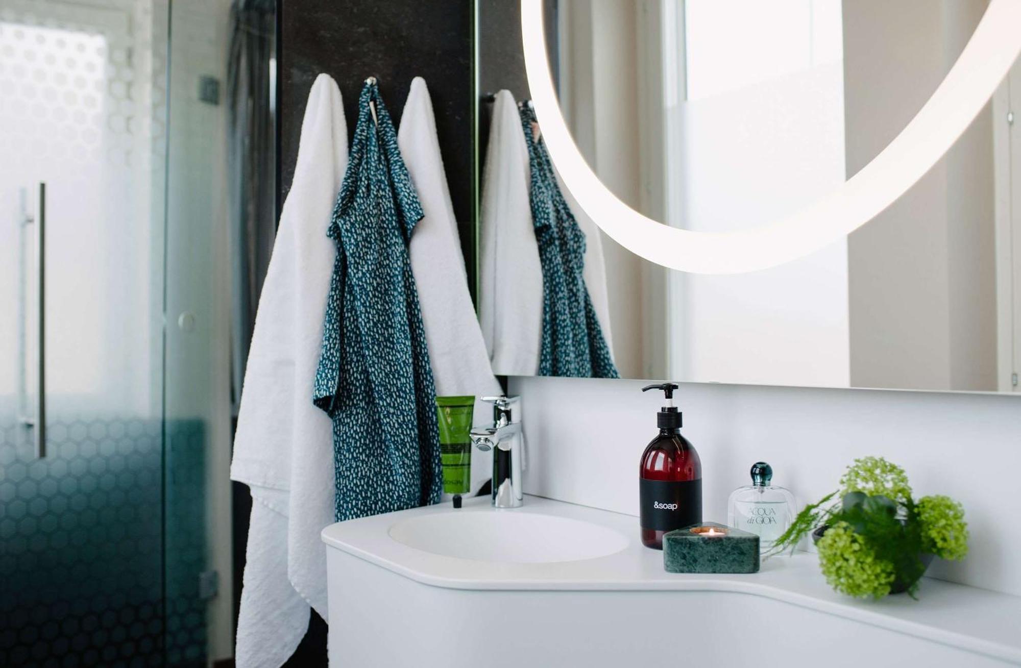 Small & Smart Double window