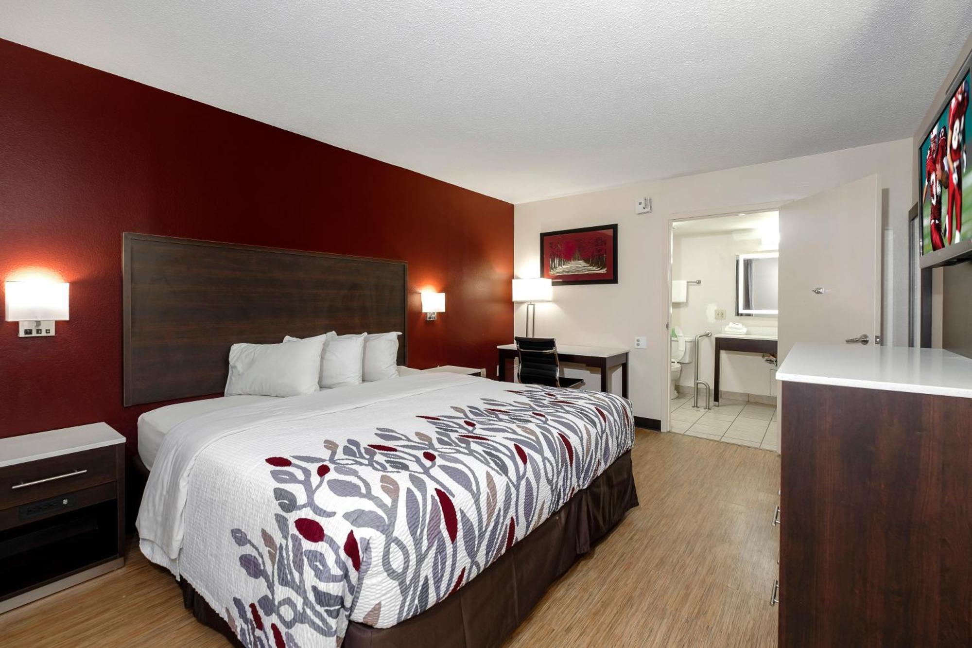 Deluxe King Room Disability Access Non-Smoking