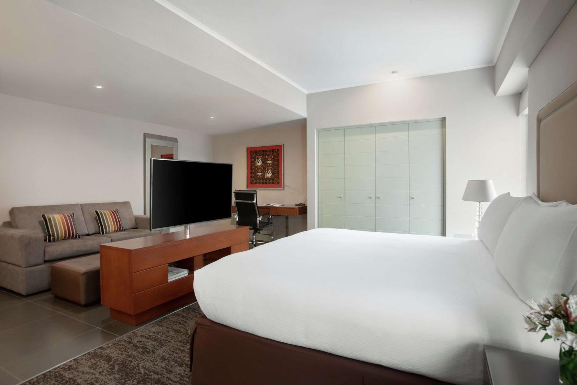 Junior King Suite Kitchenette,1278513061:JPEG