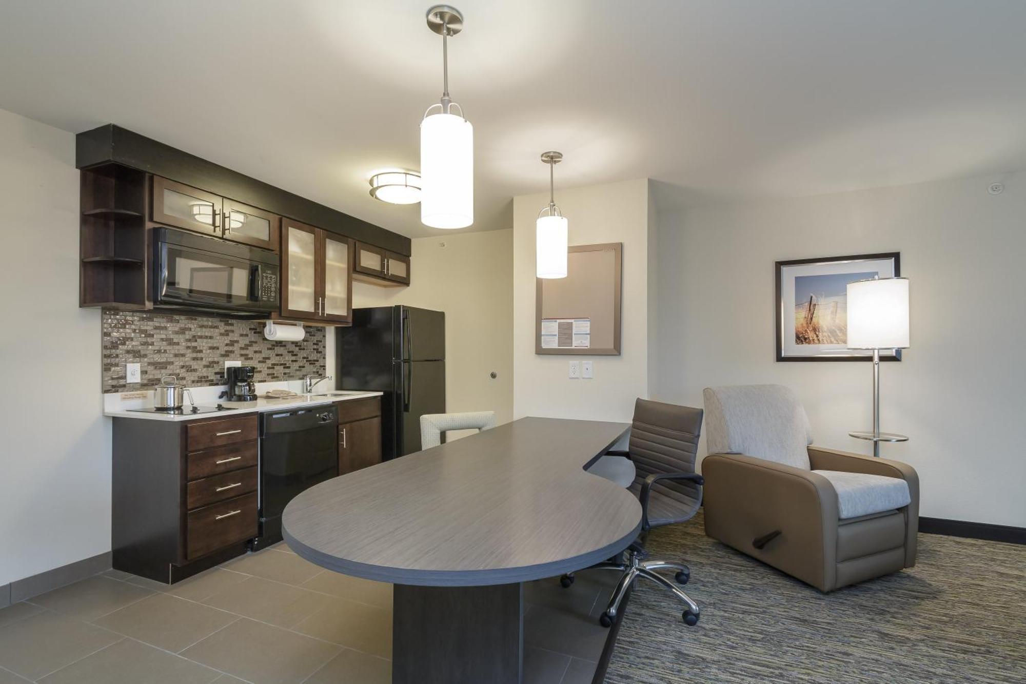 One-Bedroom Queen Suite