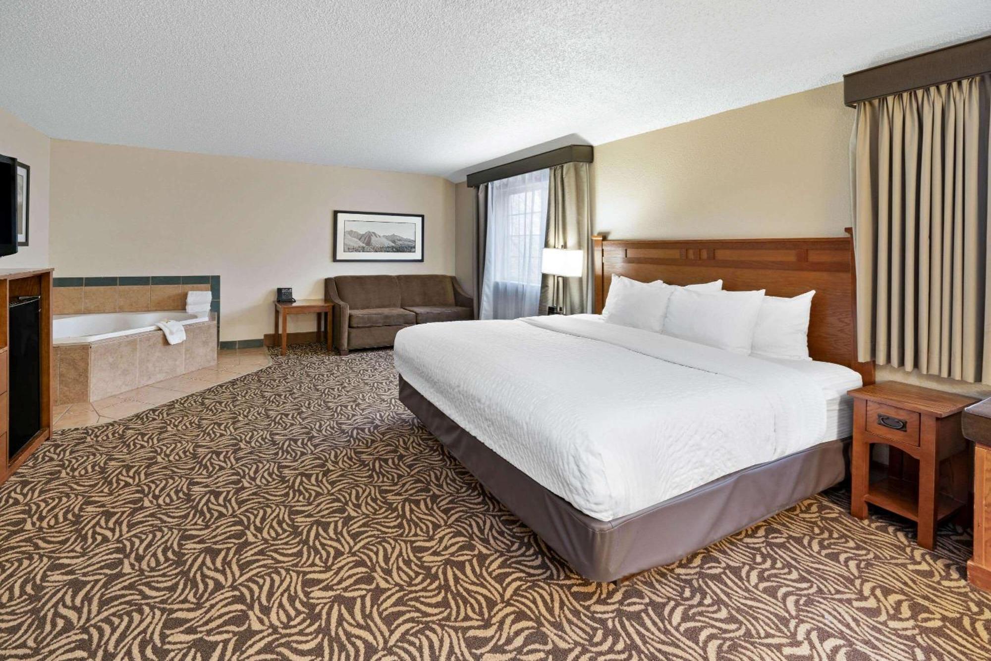 King Suite River View Non-Smoking