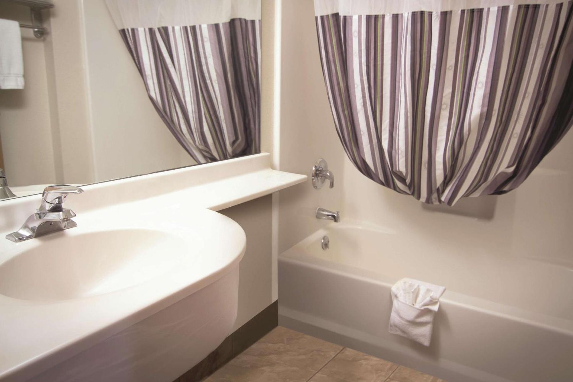 Deluxe Queen Room Two Queen Beds