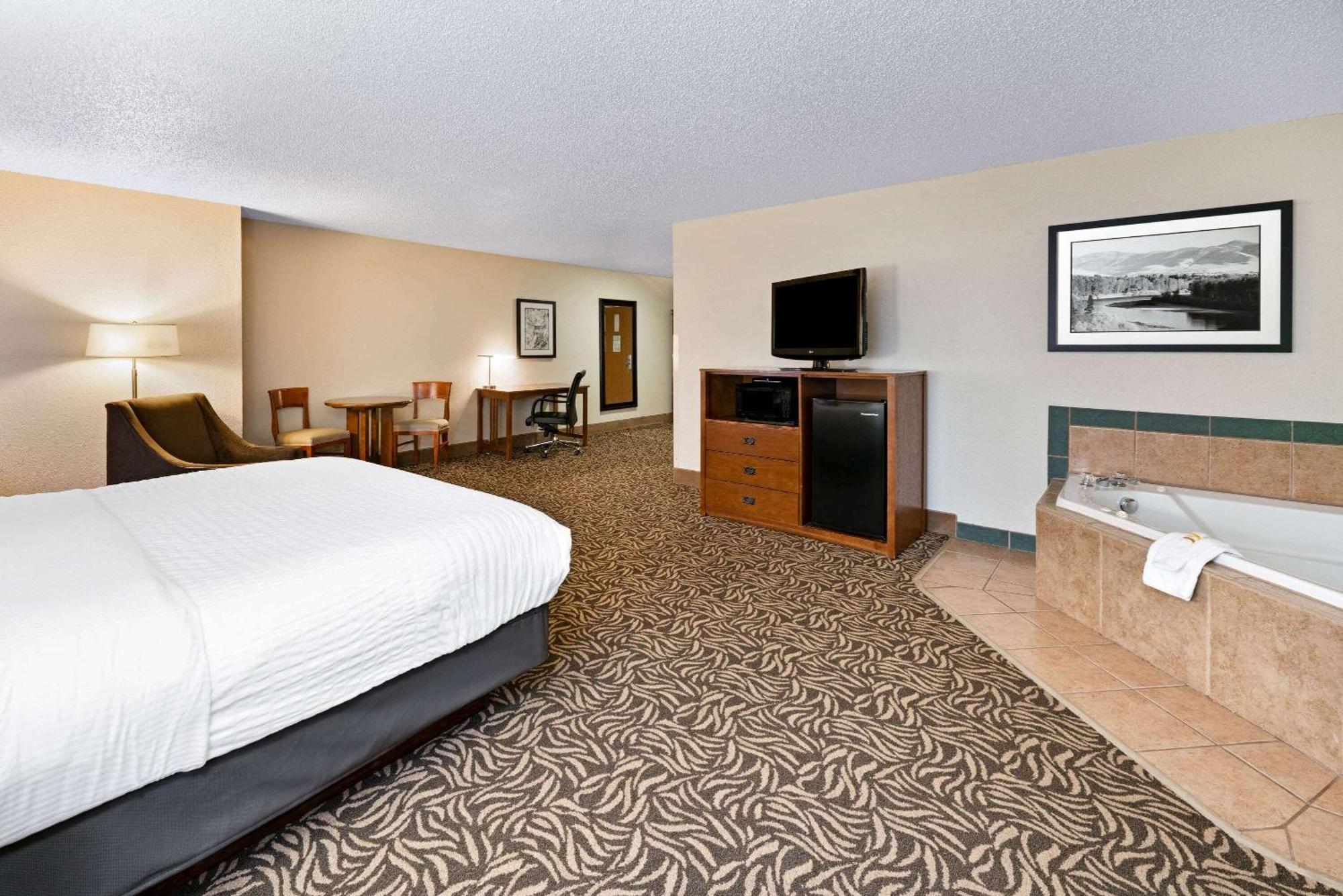 King Suite River View Non-Smoking