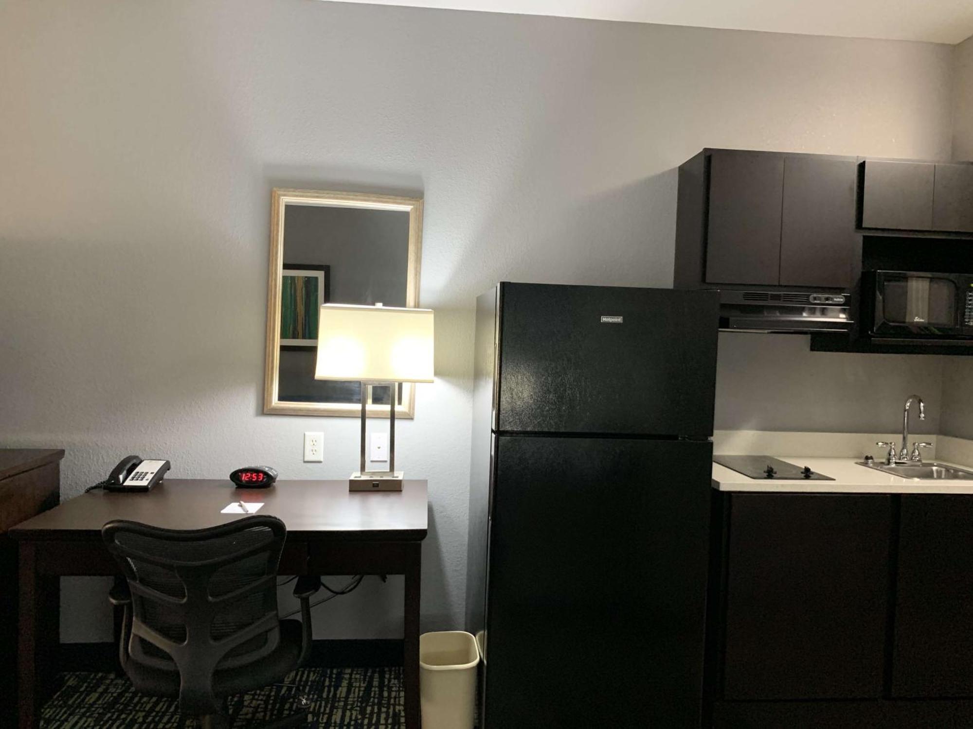 Queen Suite Two Queen Beds Kitchenette Non-Smoking