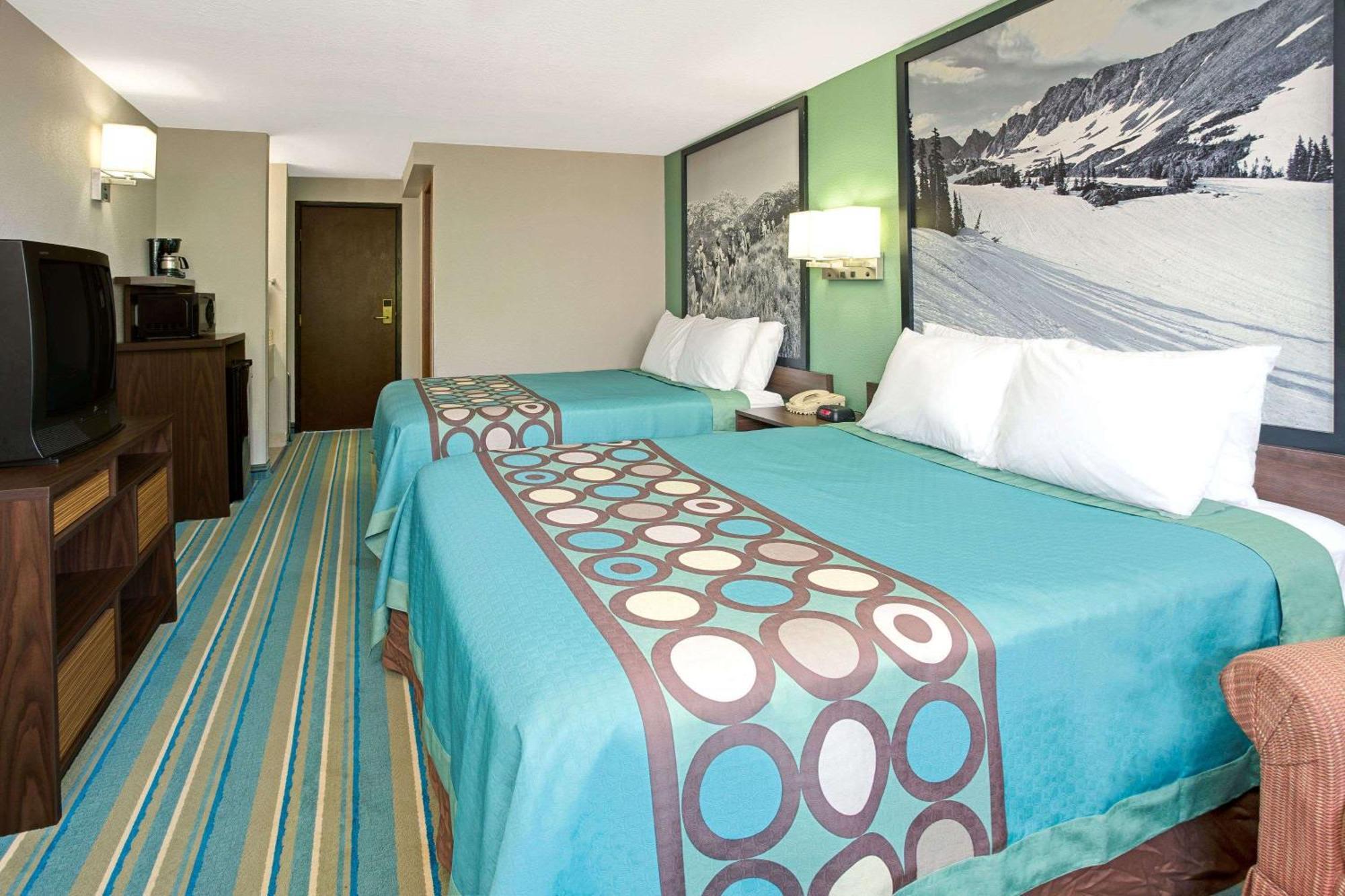 Queen Room Two Queen Beds Non-Smoking