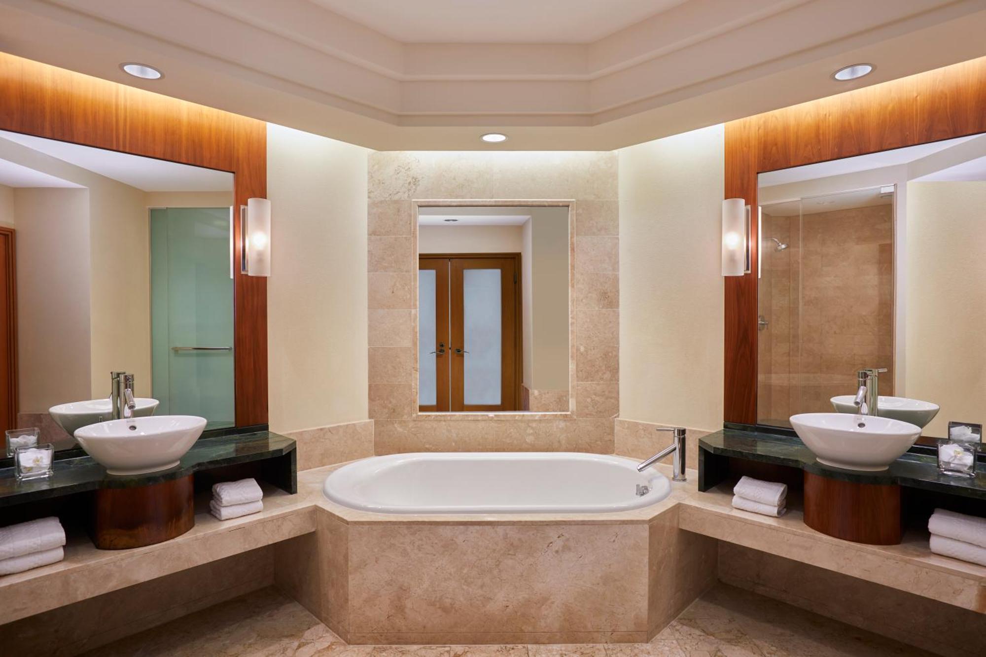 Ocean Suite - 1 King Bed