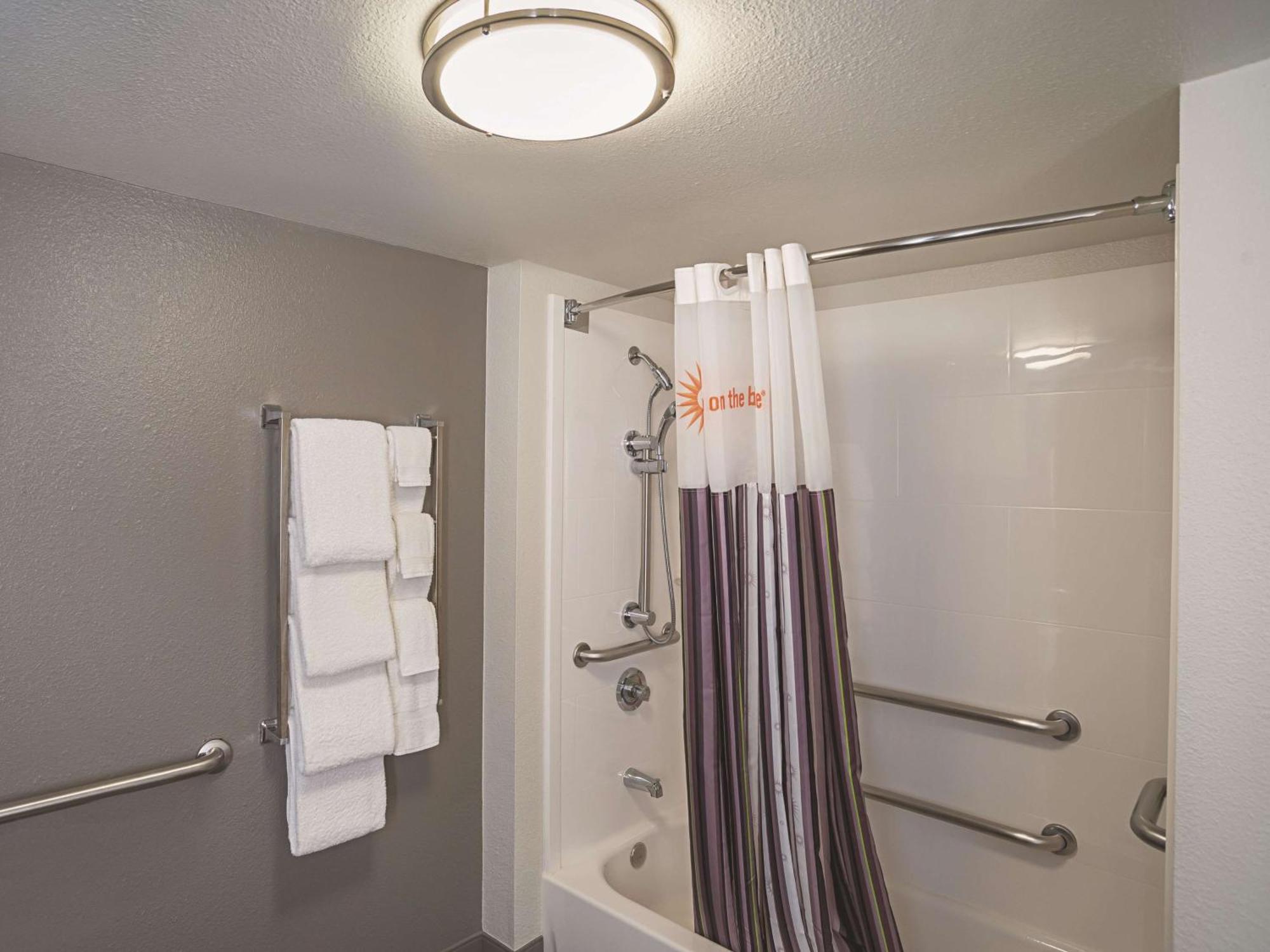 Queen Room Two Queen Beds Bath Tub Mobility Accessible or Non-Smoking