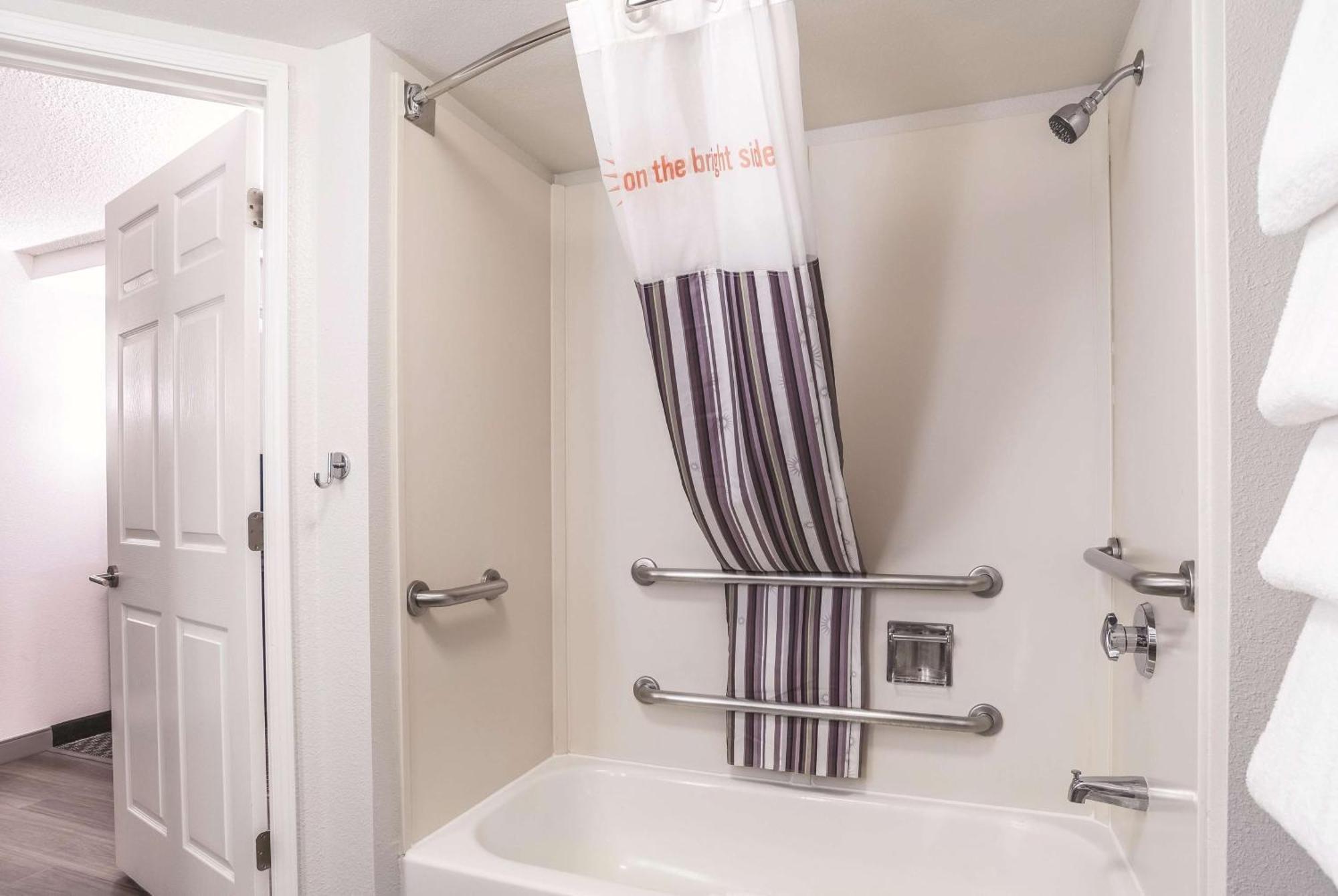Queen Room Two Queen Beds Bath Tub Mobility Accessible or Non-Smoking