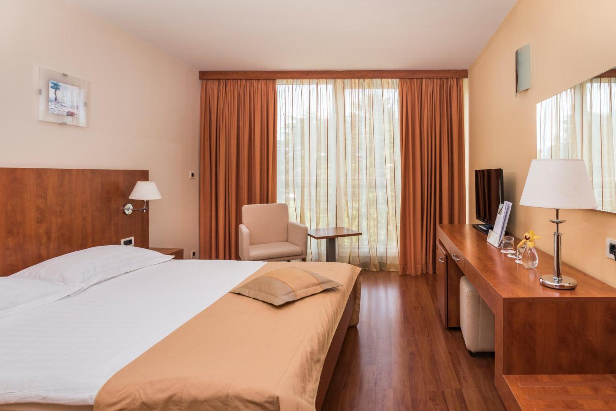 Economy Room with French Bed - Park Side,1278771541:JPEG