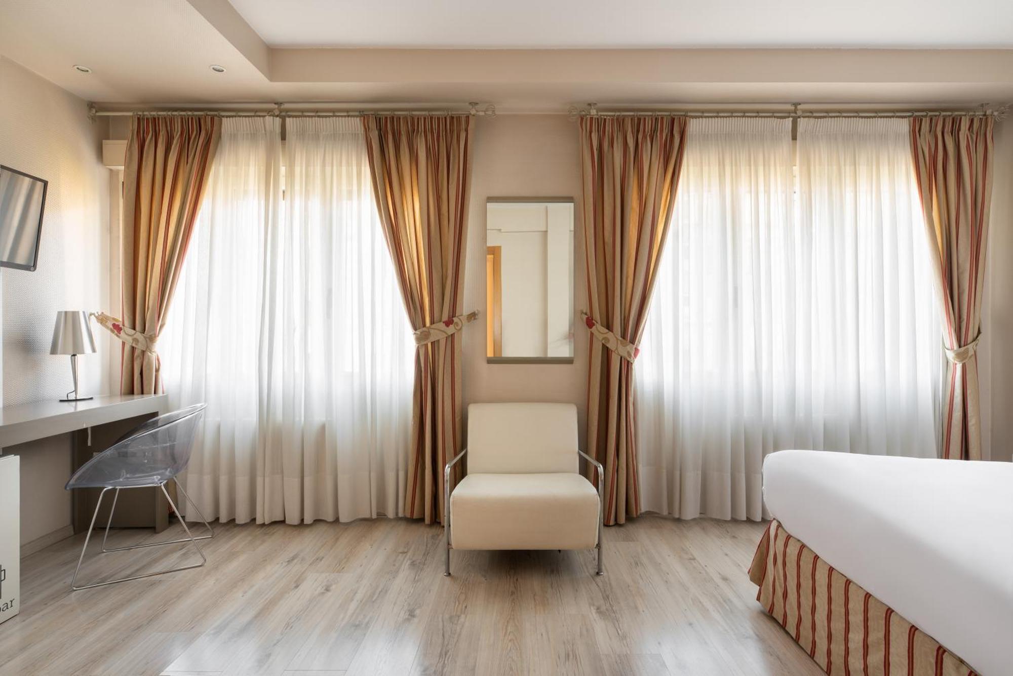 Standard Queen Room