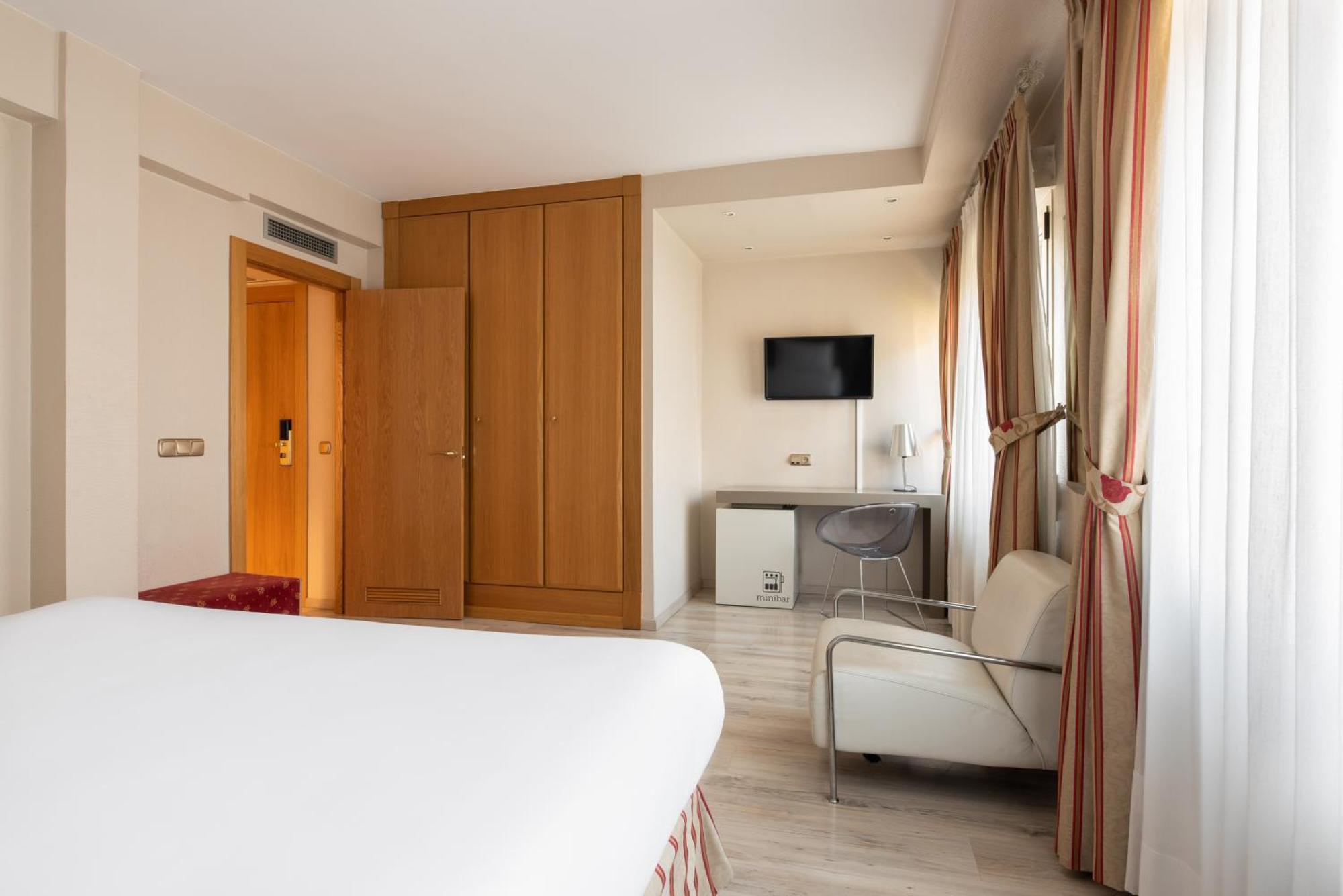 Standard Queen Room