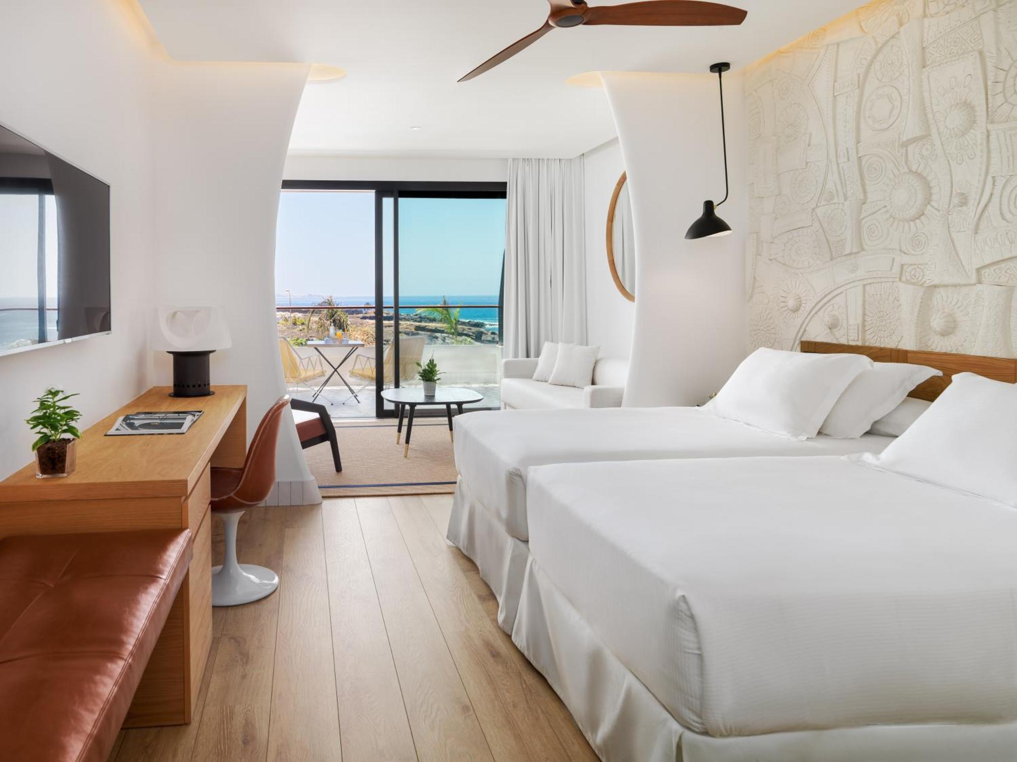 Double or Twin Room Sea View