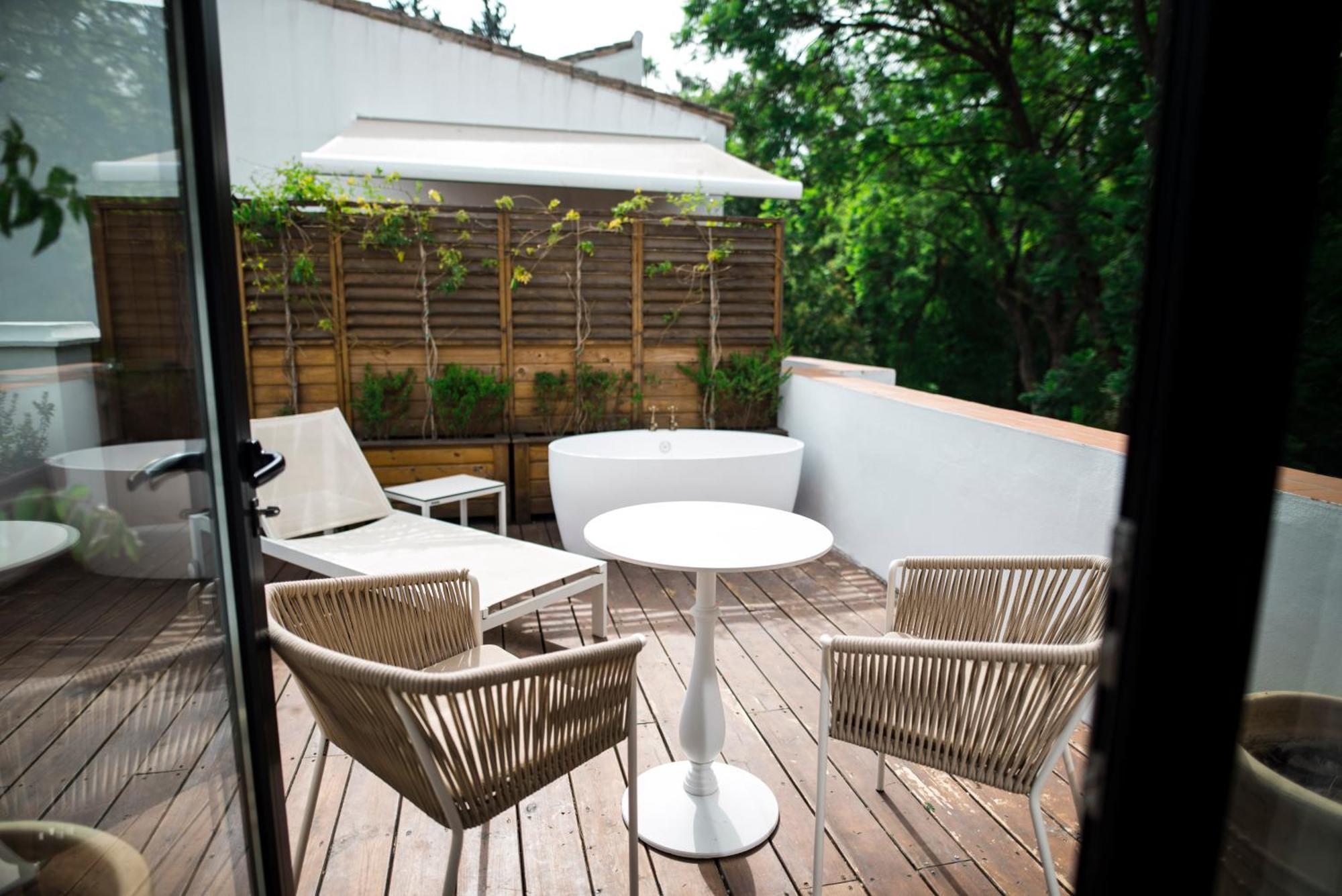 Royal Alcazar Premium terrace outdoor bath