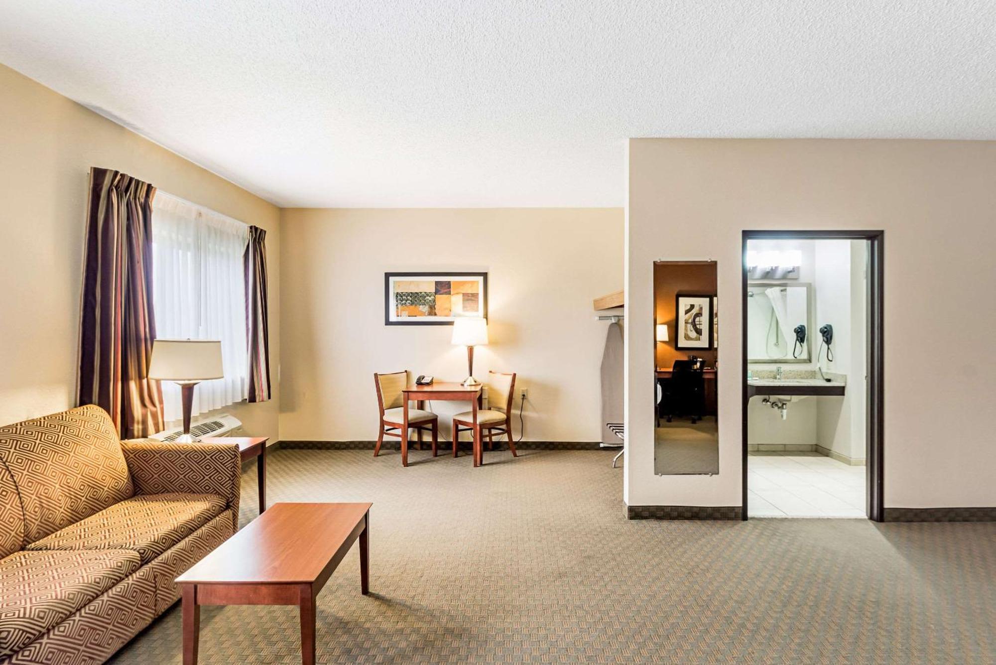 Suite Two Queen Beds Accessible or Non-Smoking or No Pets or Sofa bed