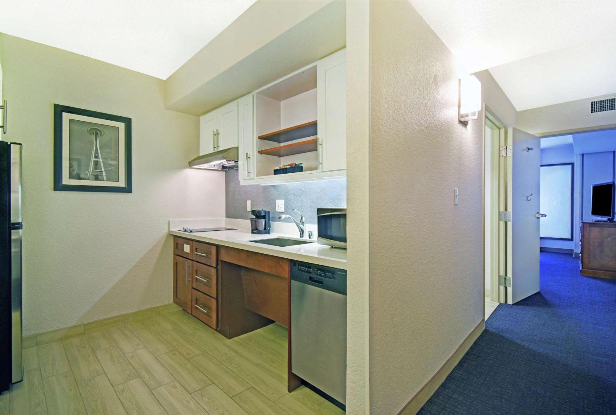 King Suite with Sofa Bed and Bathtub- Disability Access/Non-Smoking,1279040008:JPEG