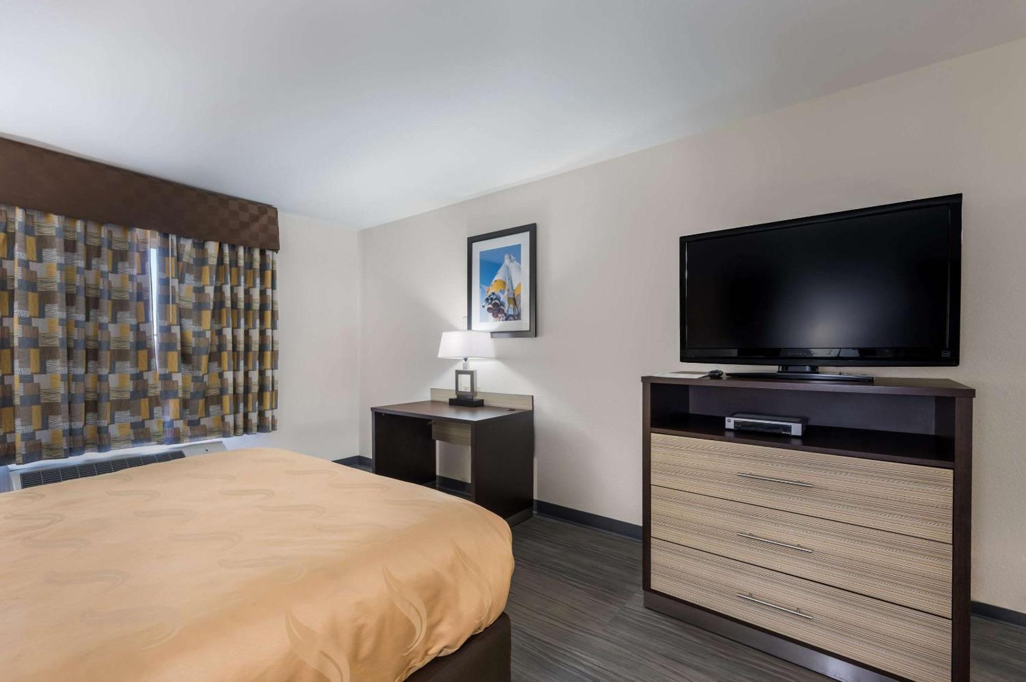 Queen Room Two Queen Beds Non-Smoking
