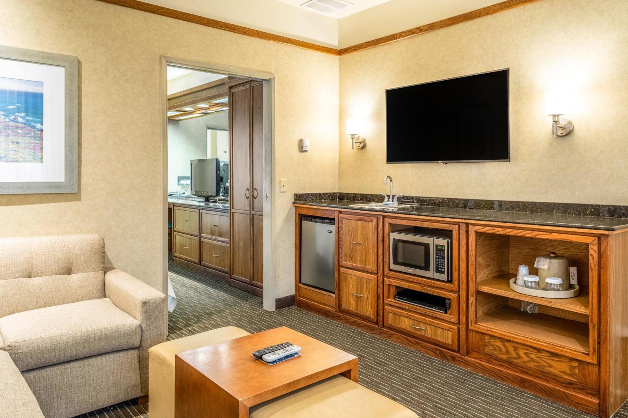 Standard King Suite - Non-Smoking