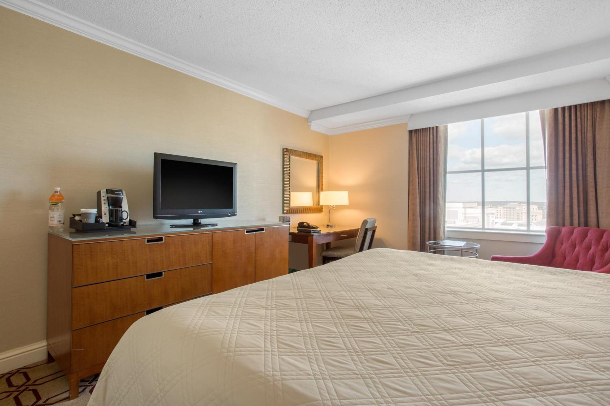 Premier Room – 1 King Bed