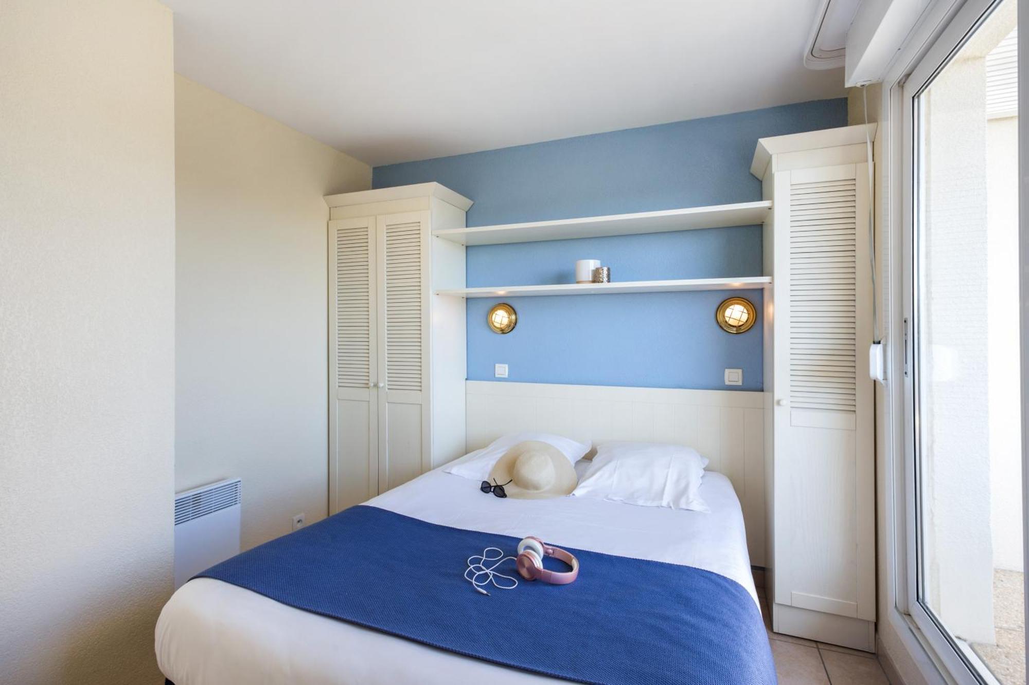 Two-Bedroom Apartment Balcony,1279306774:JPEG
