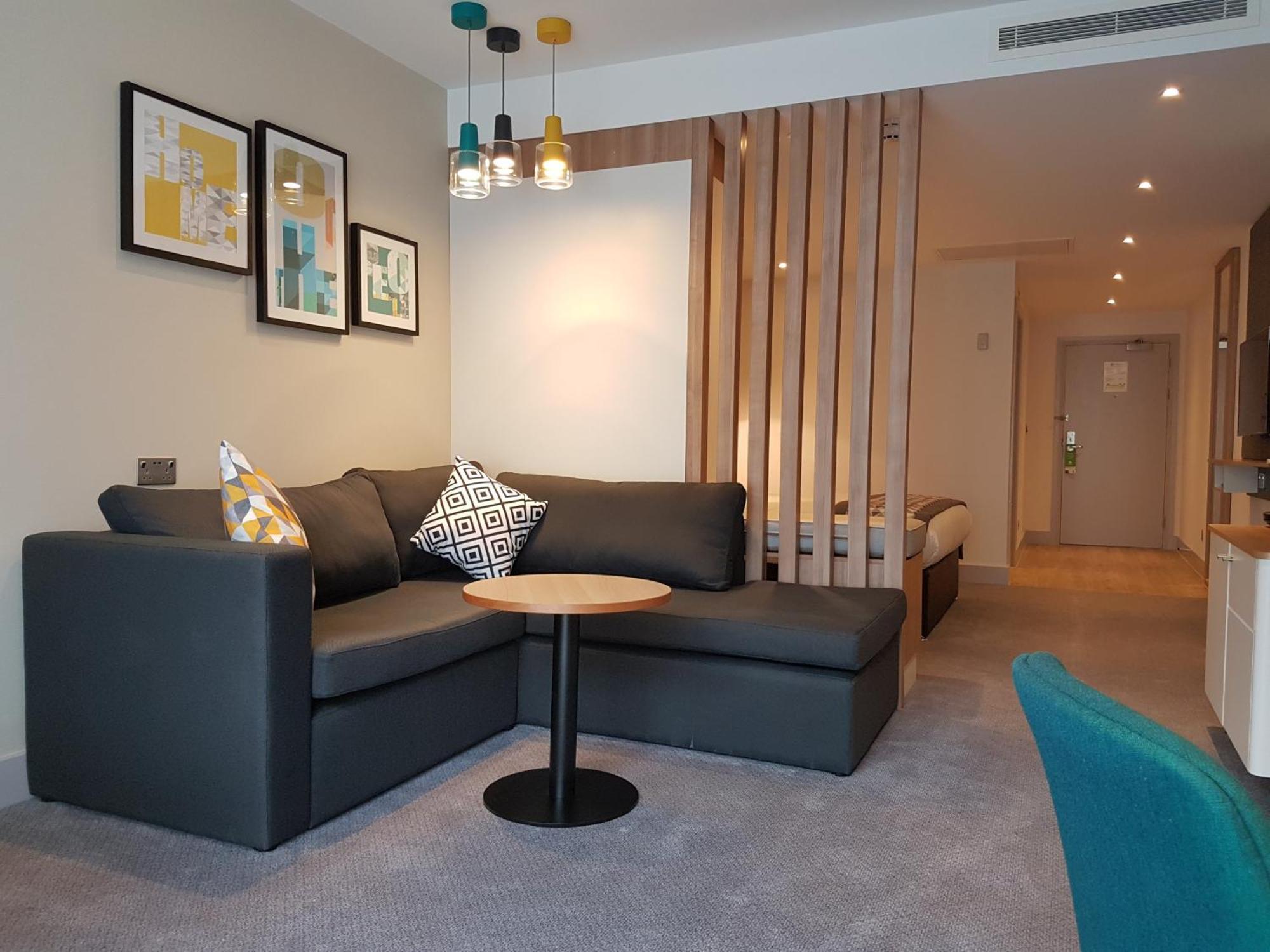 King Suite with Single Sofa Bed,1279368154:JPEG