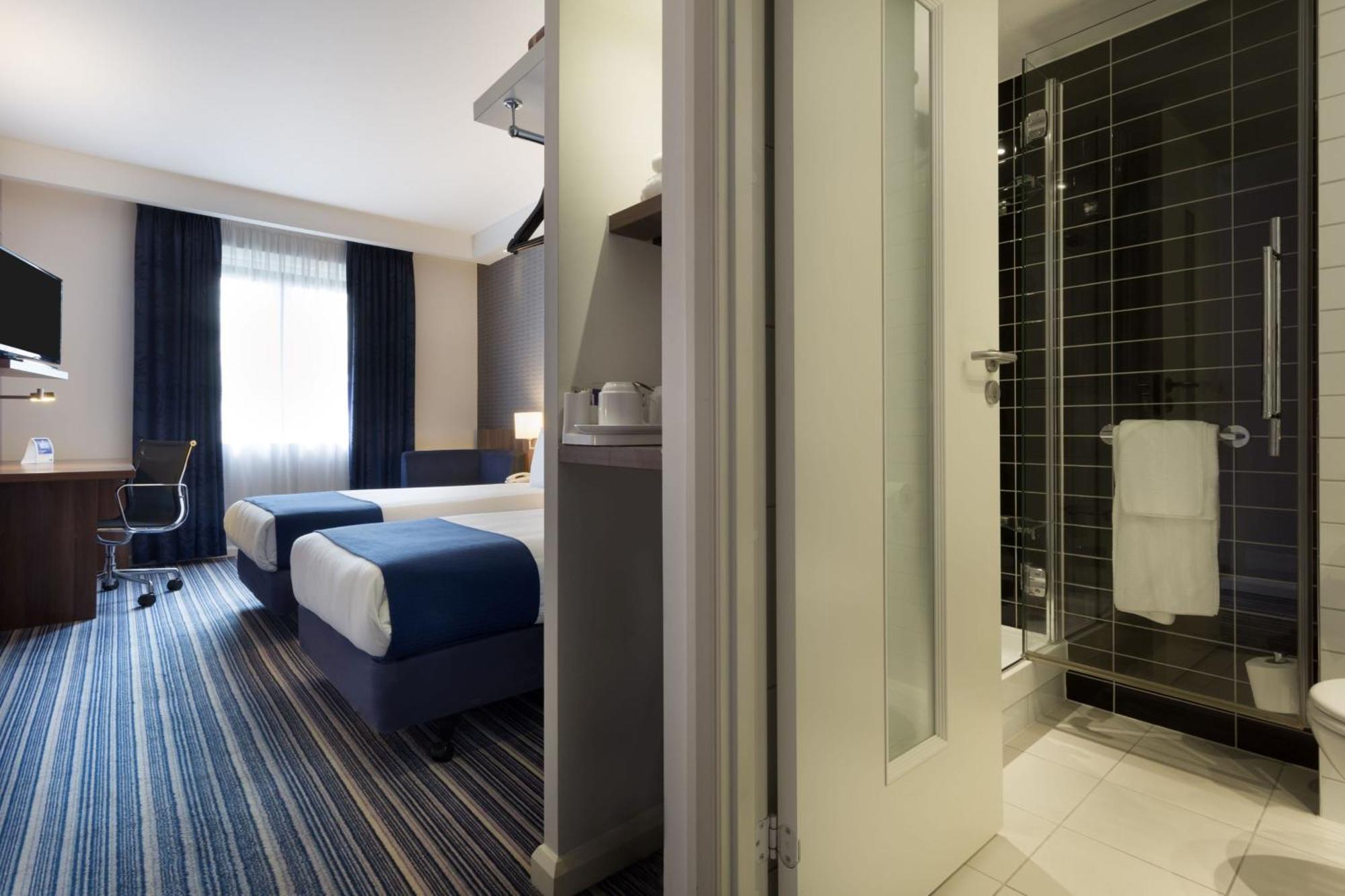 Standard Twin Room Hot
