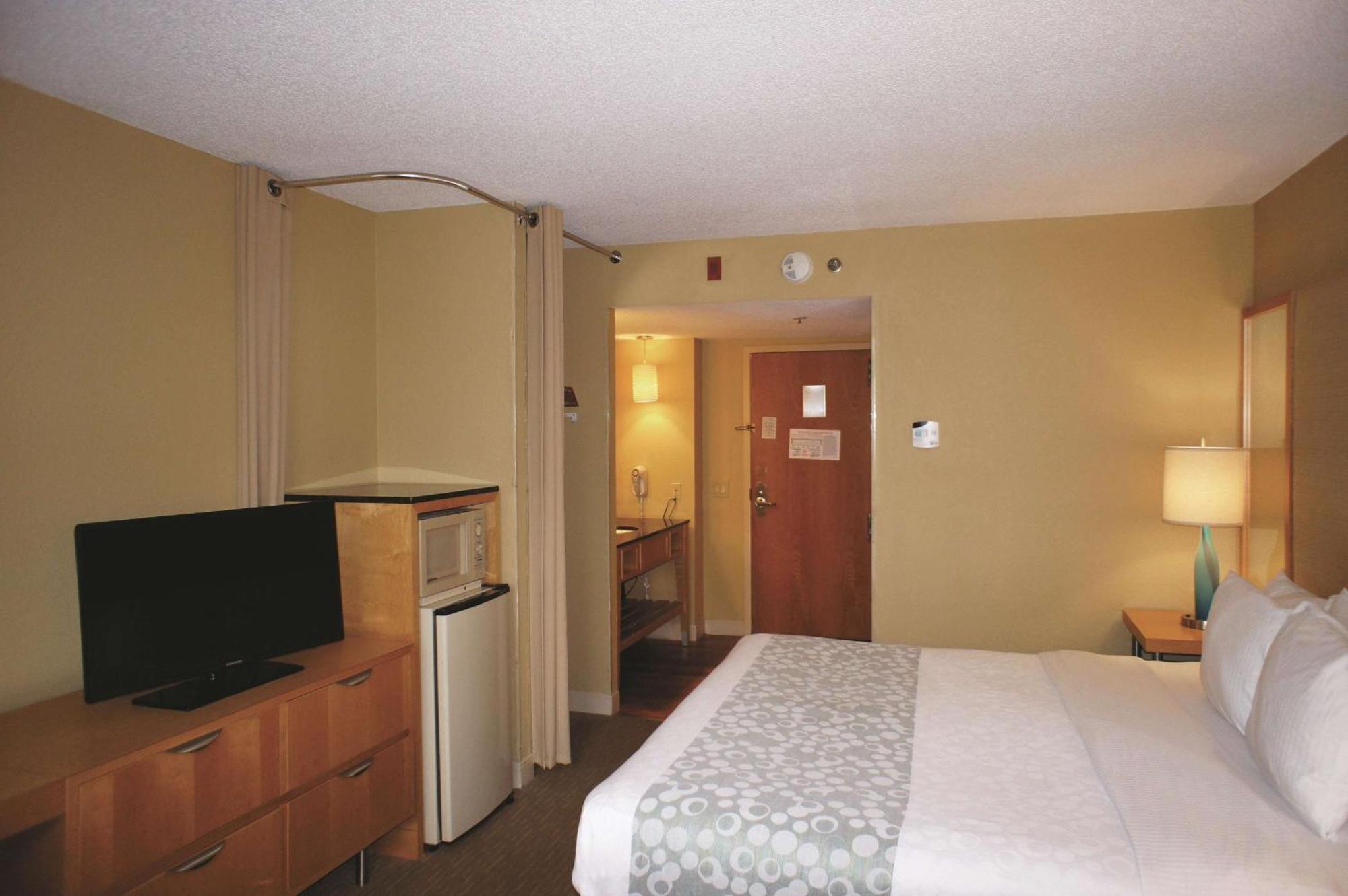 Deluxe King Room Non-Smoking