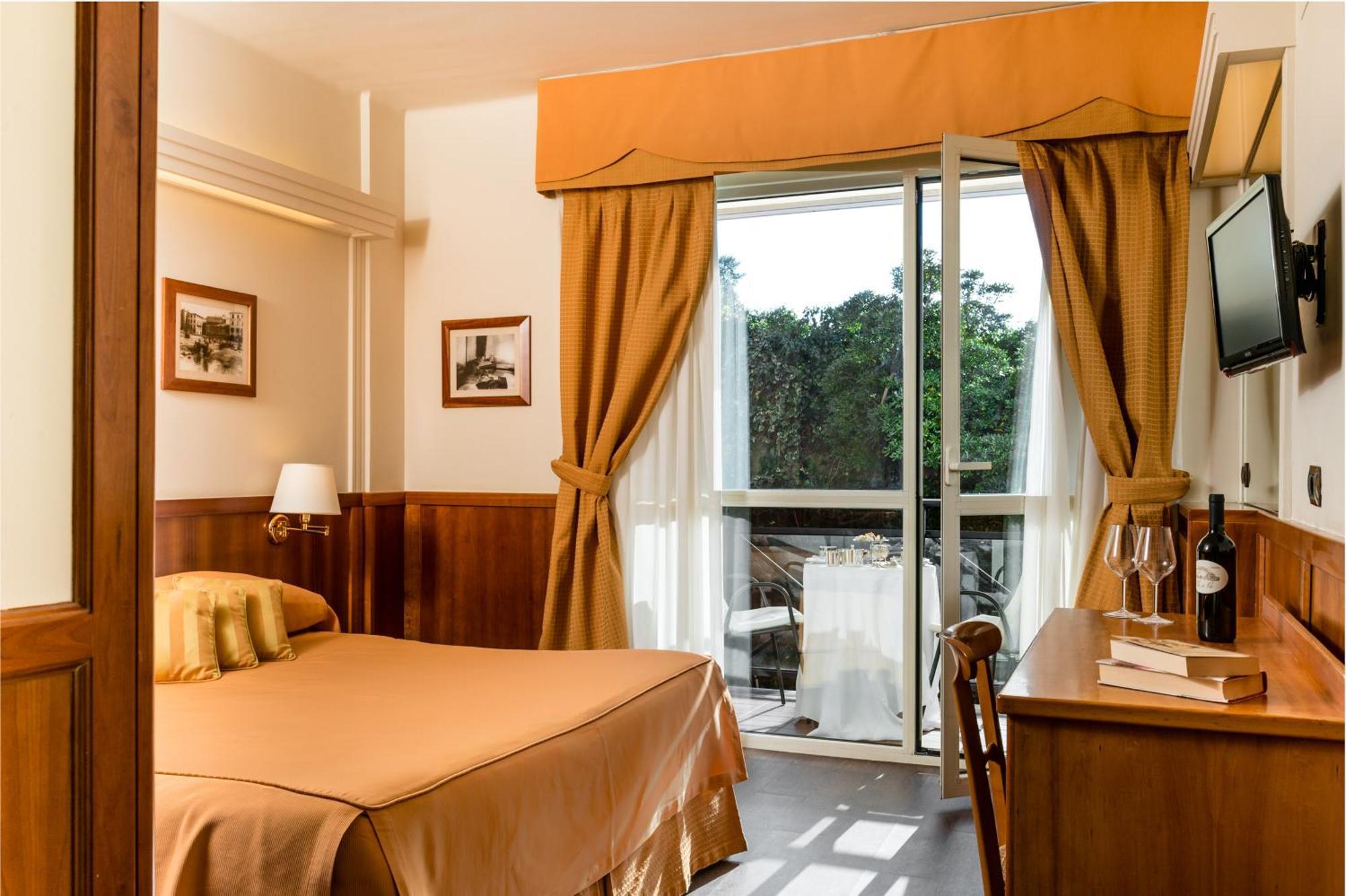 Classic Double or Twin Room Balcony Partial Sea View