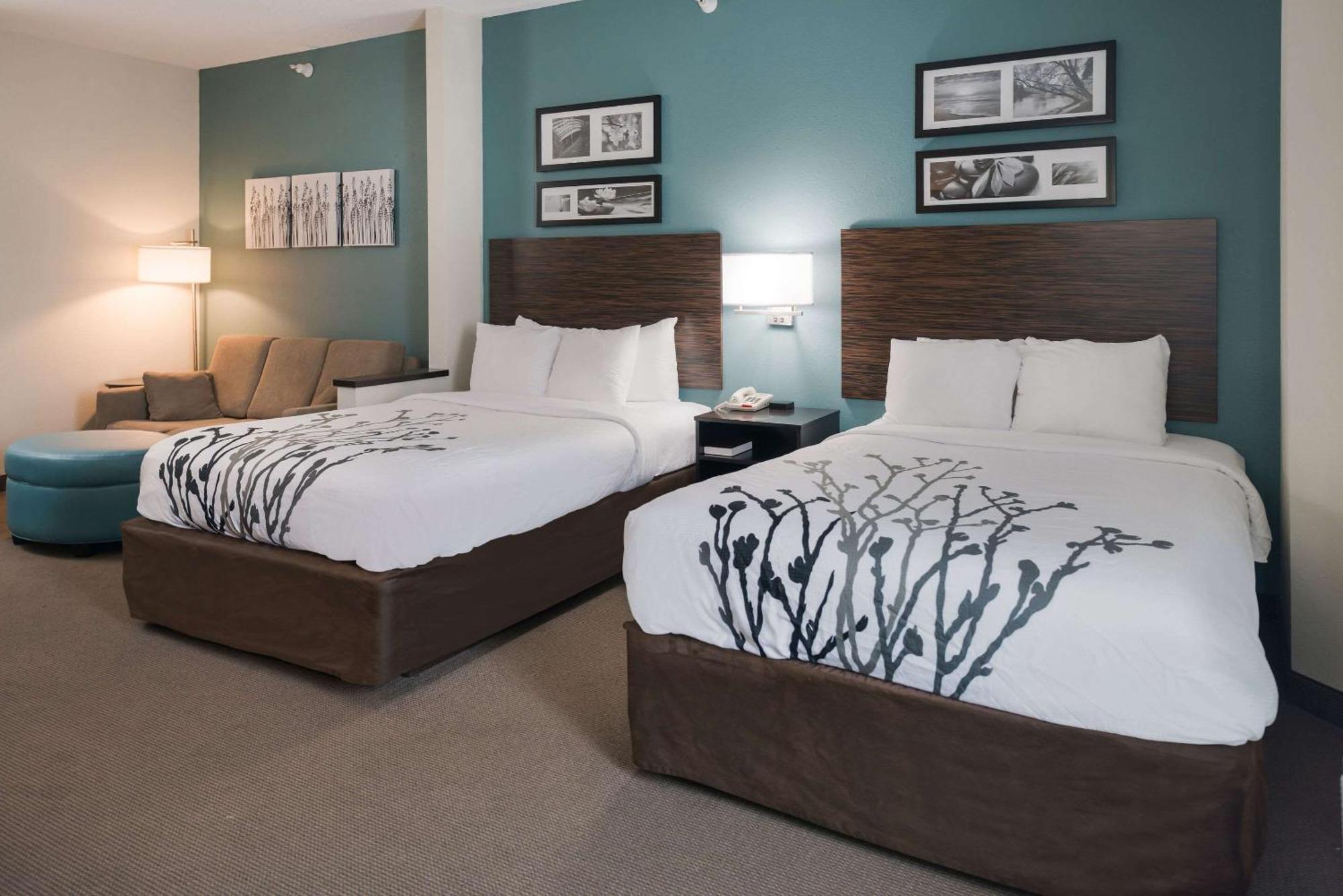 Double Suite with Two Double Beds - Non-Smoking