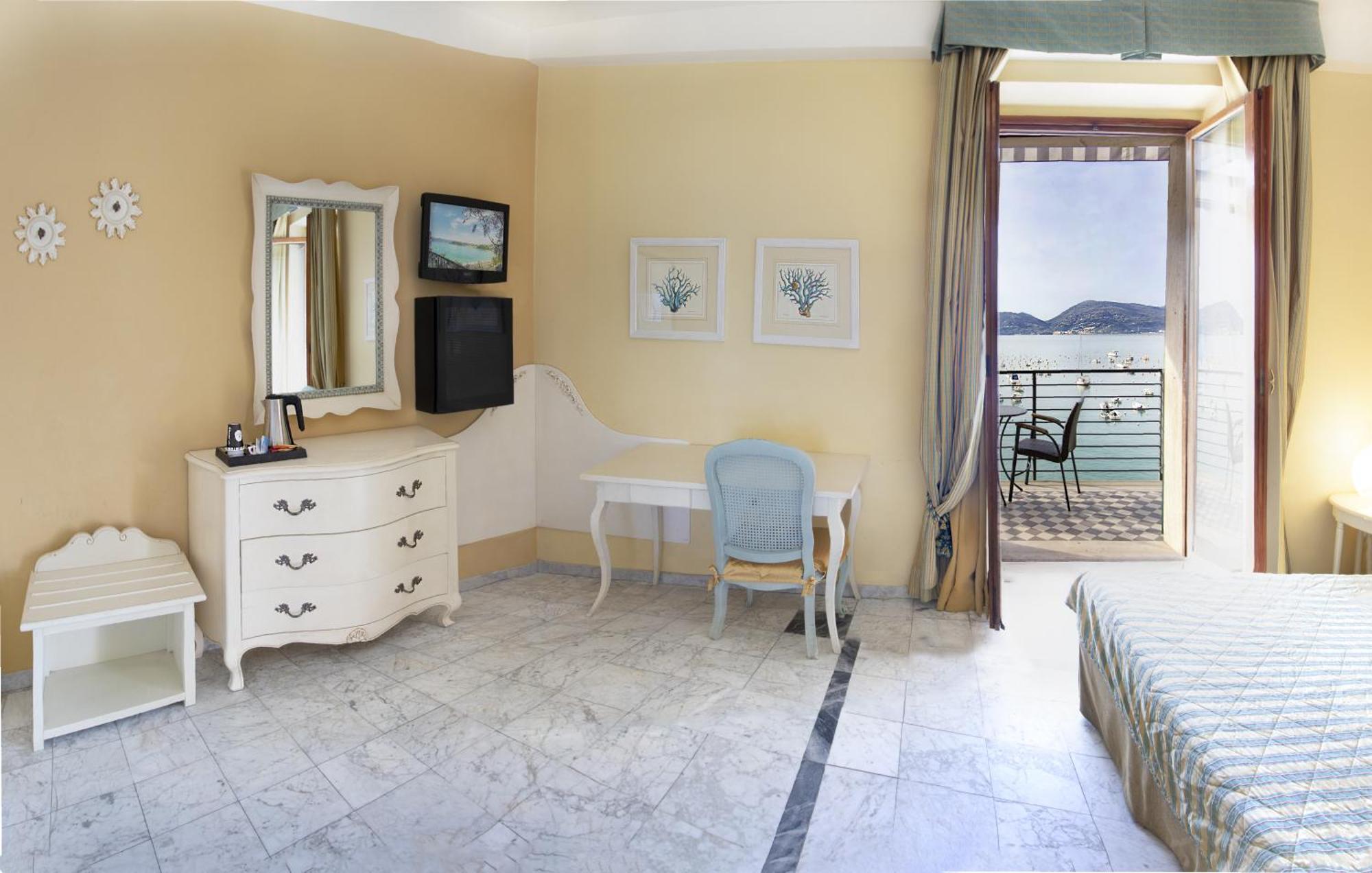 Classic Queen Room Balcony Sea View