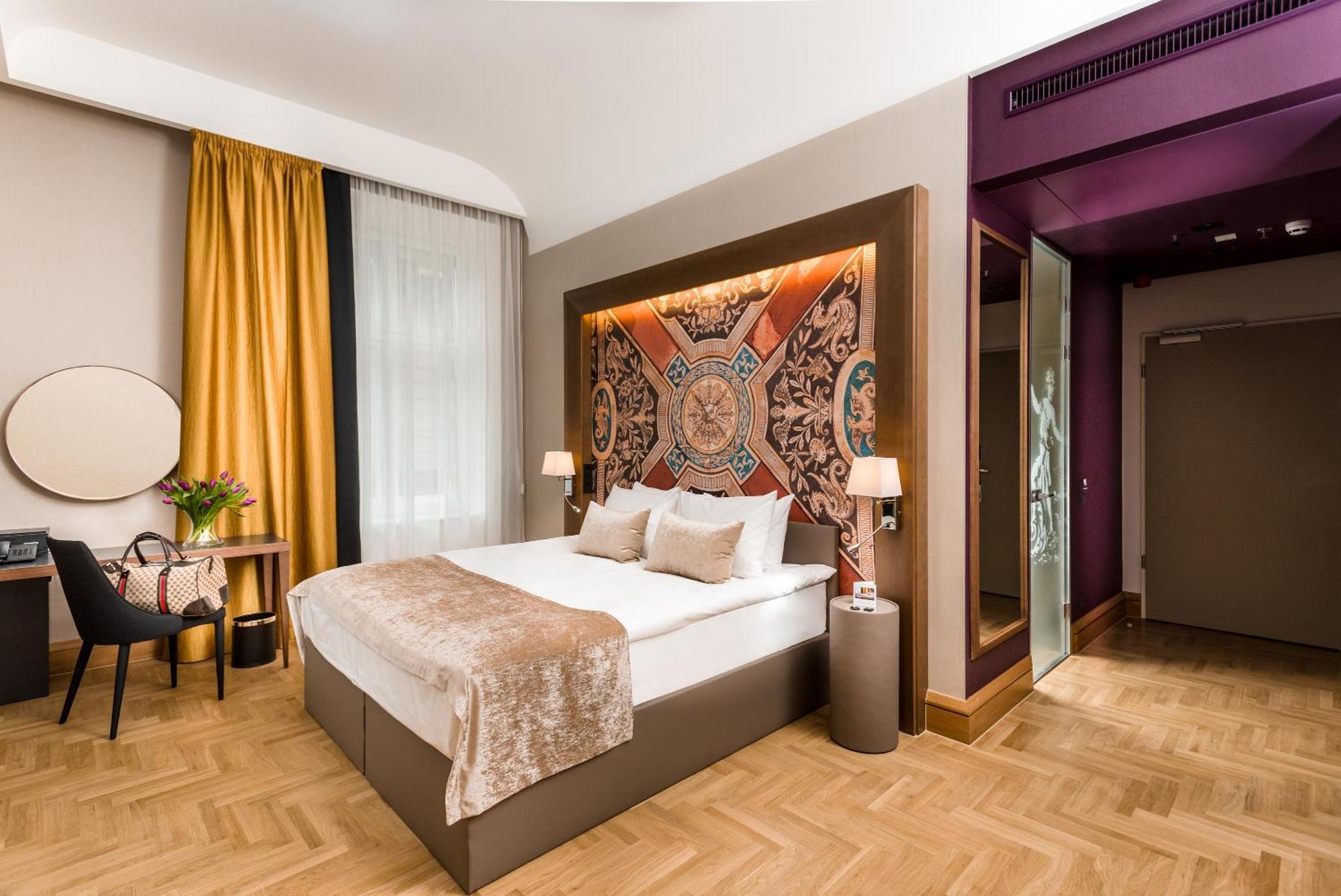 Corner Superior Room