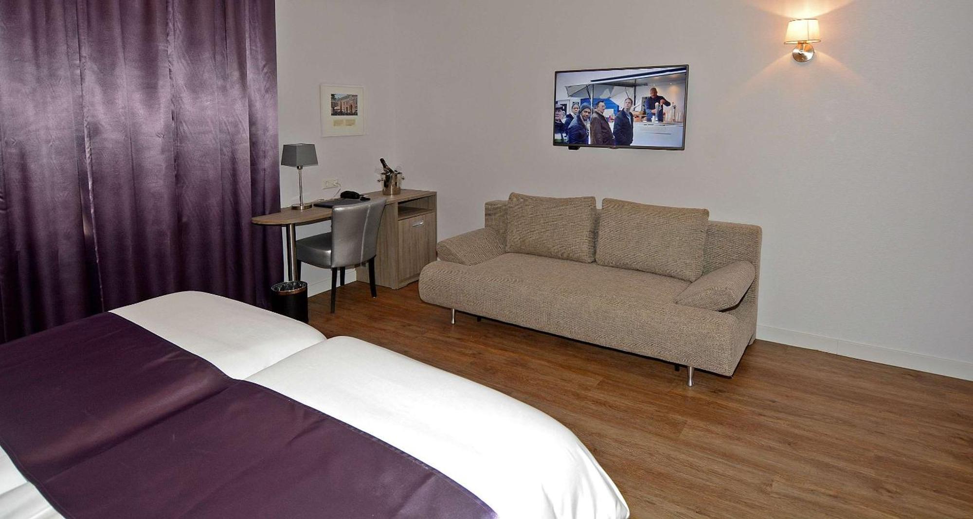 Twin Room Sofa Bed Shower Non-Smoking