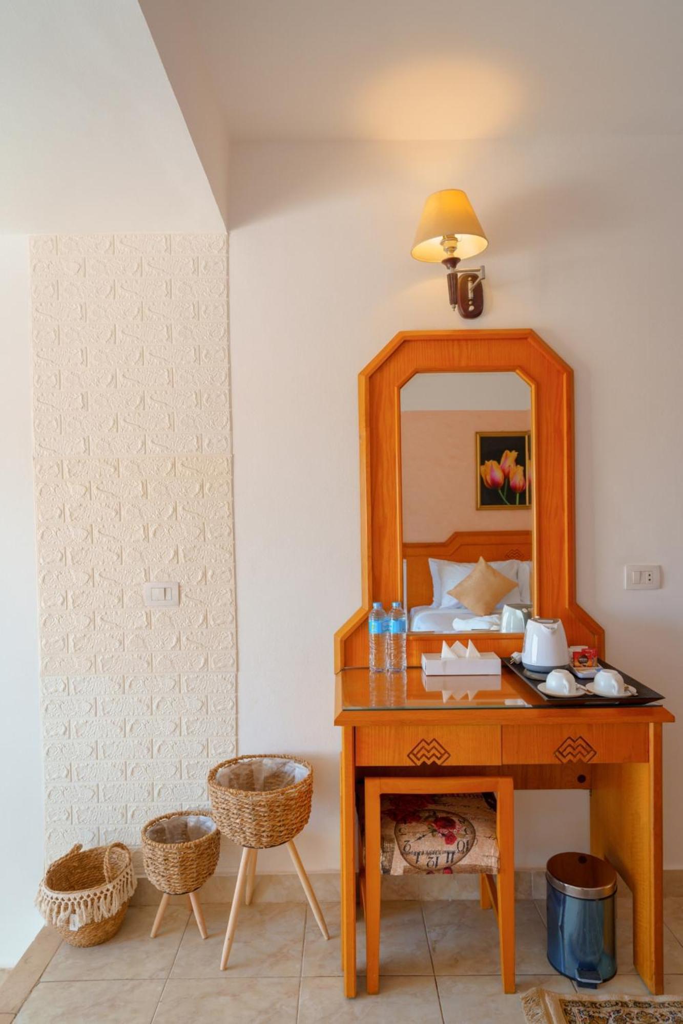 Chambre Triple Supérieure - Vue sur Mer et Piscine