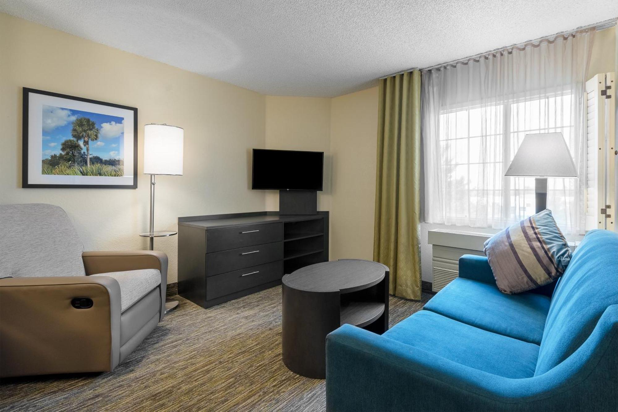 One-Bedroom Queen Suite
