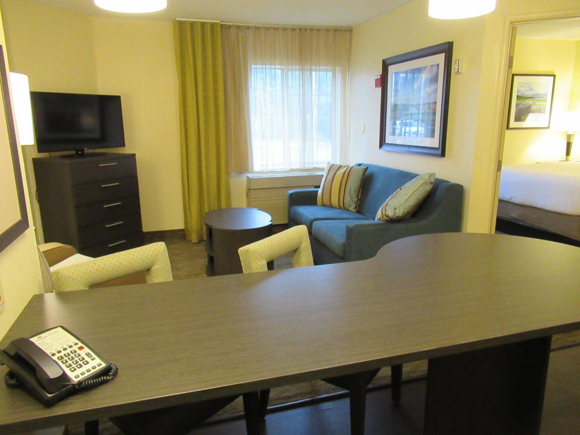 One-Bedroom Queen Suite