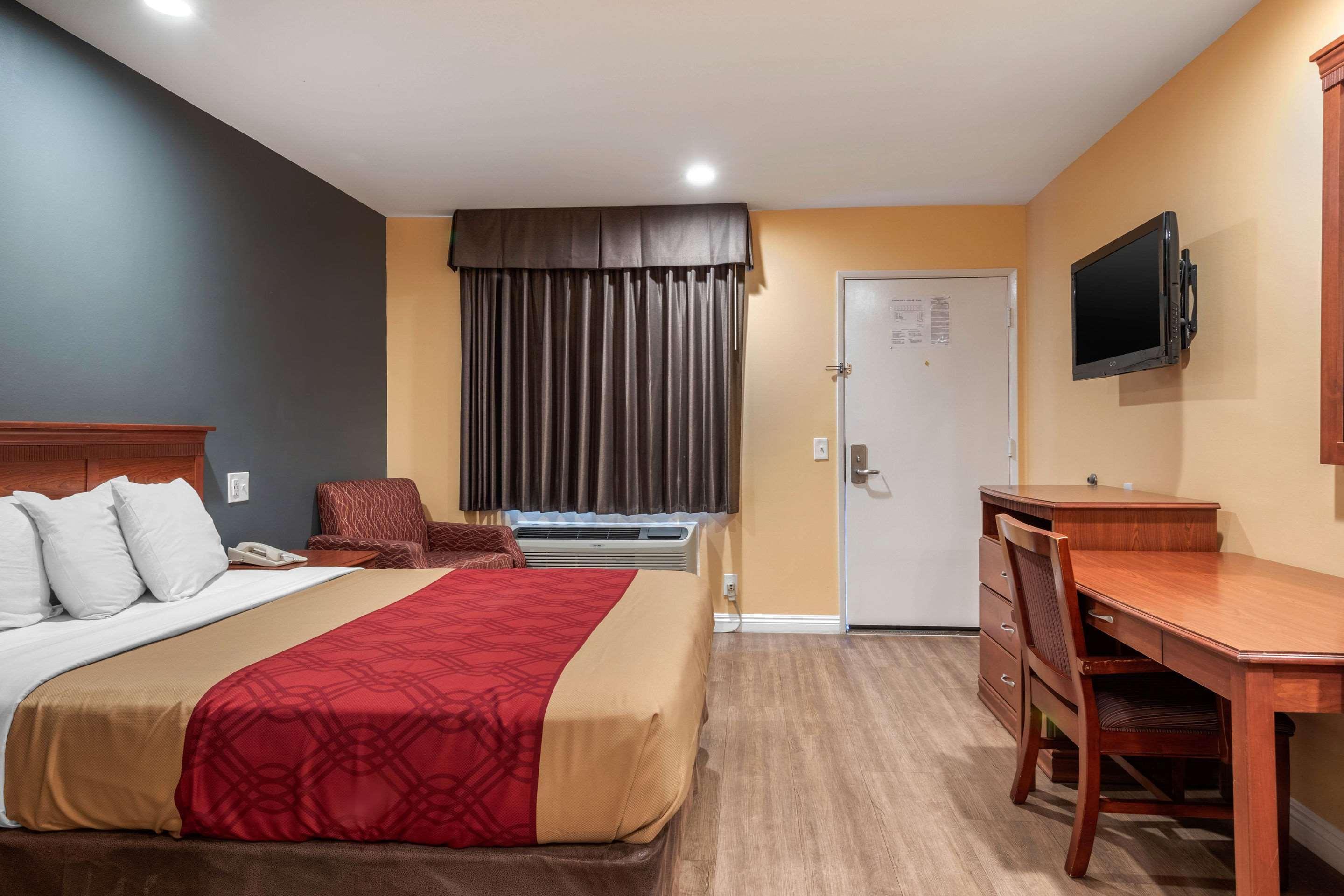 Non Smoking Queen Bed Room