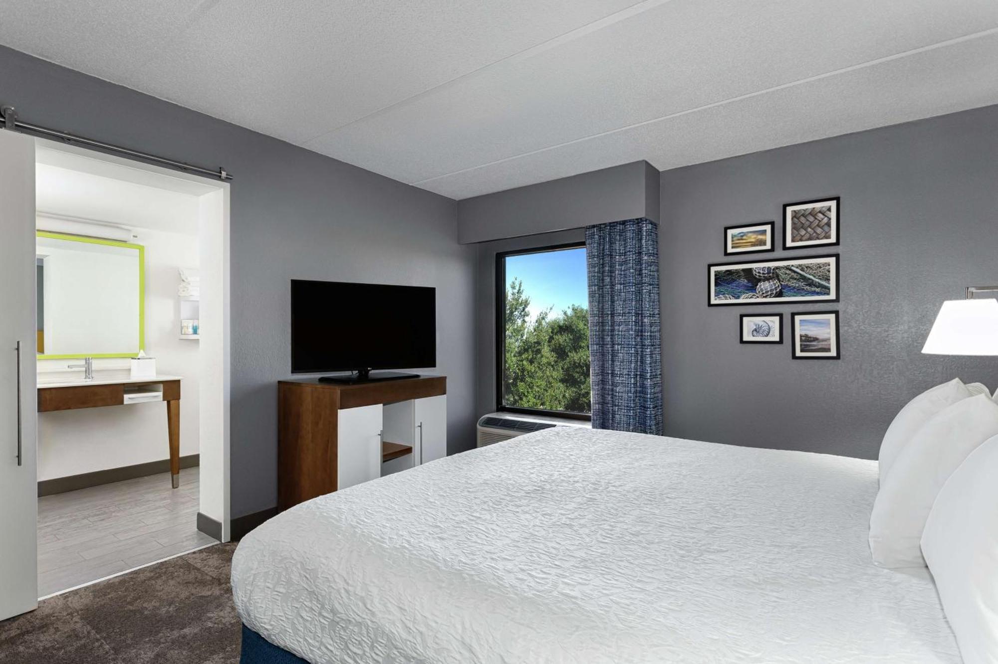 One-Bedroom King Suite Non-Smoking
