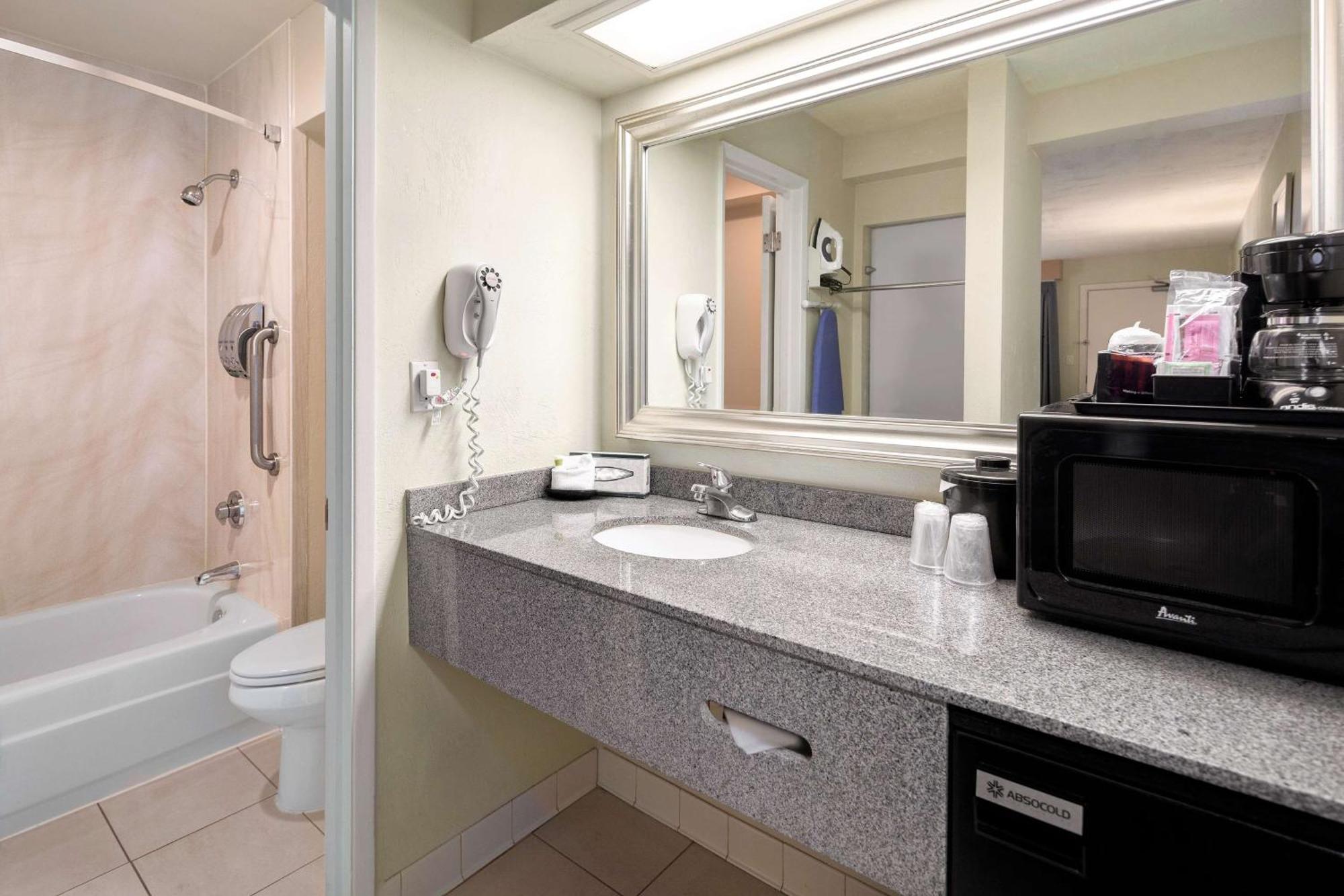 Queen Room with Two Queen Beds,1280404060:JPEG