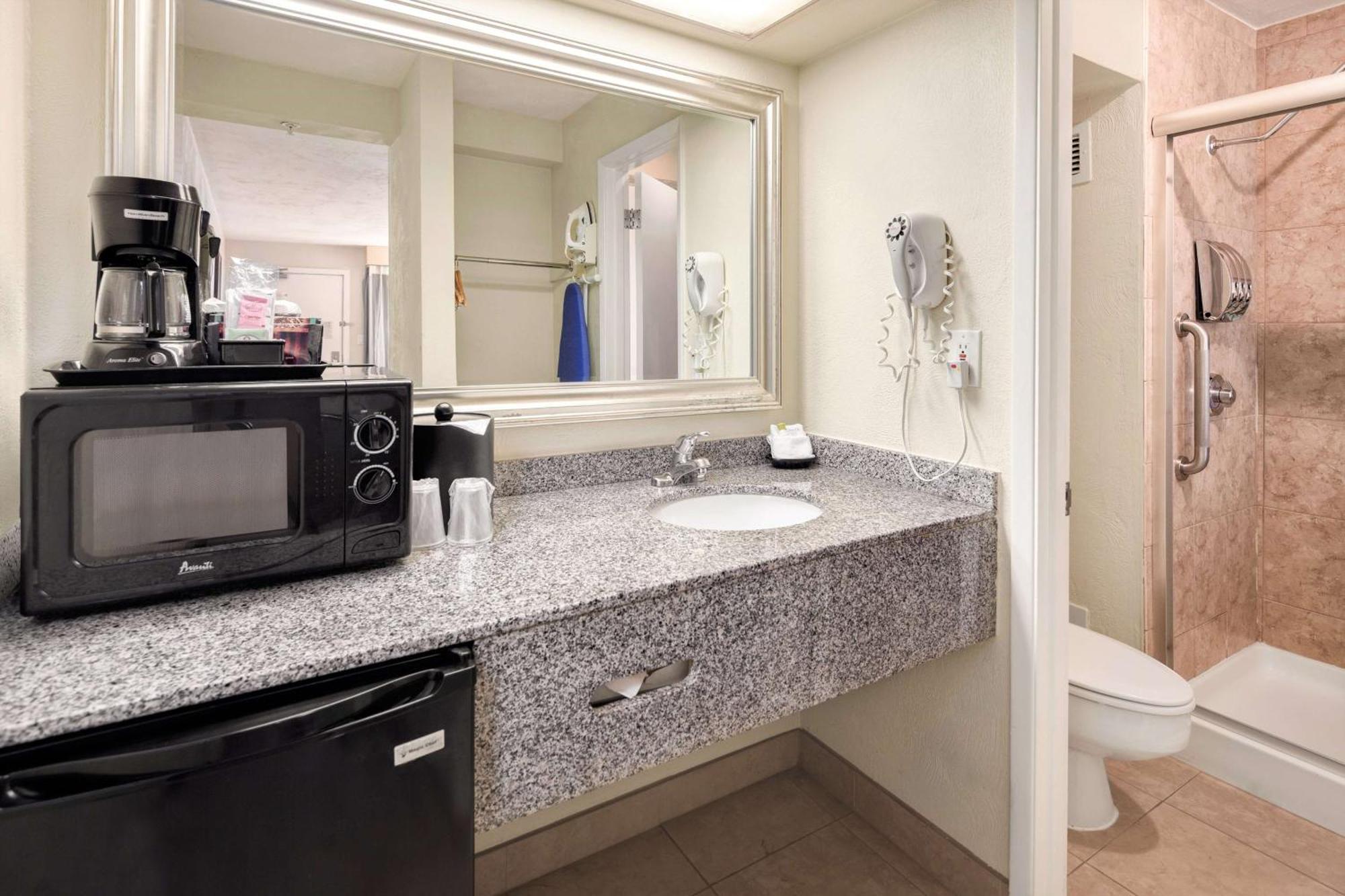 King Room with Jetted Tub and Rain Shower - Non-Smoking,1280403481:JPEG